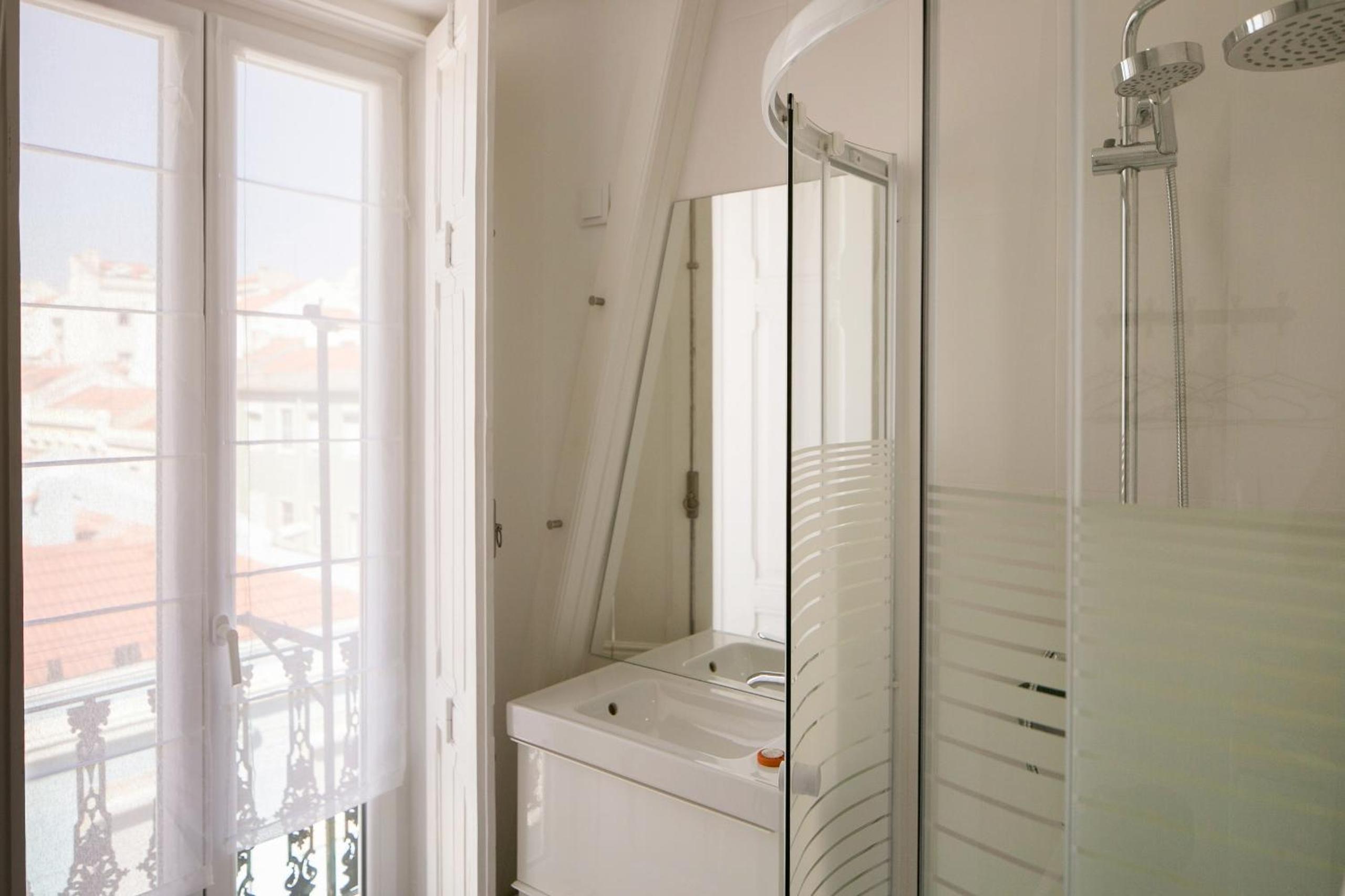 Classic Topfloor Apartment by LovelyStay view 4