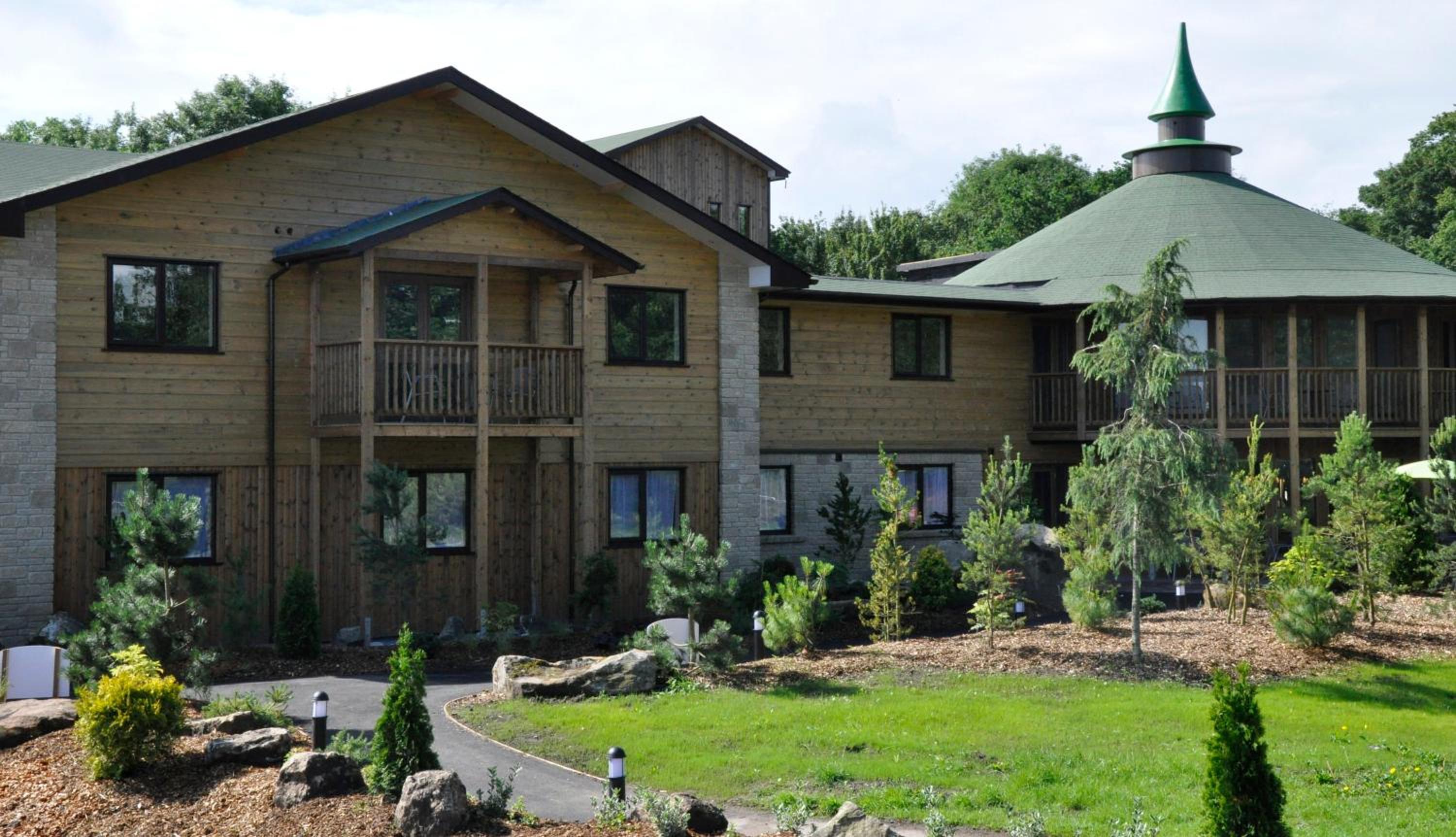 Warrington Vacations - The Gulliver's Hotel - Property Image 2