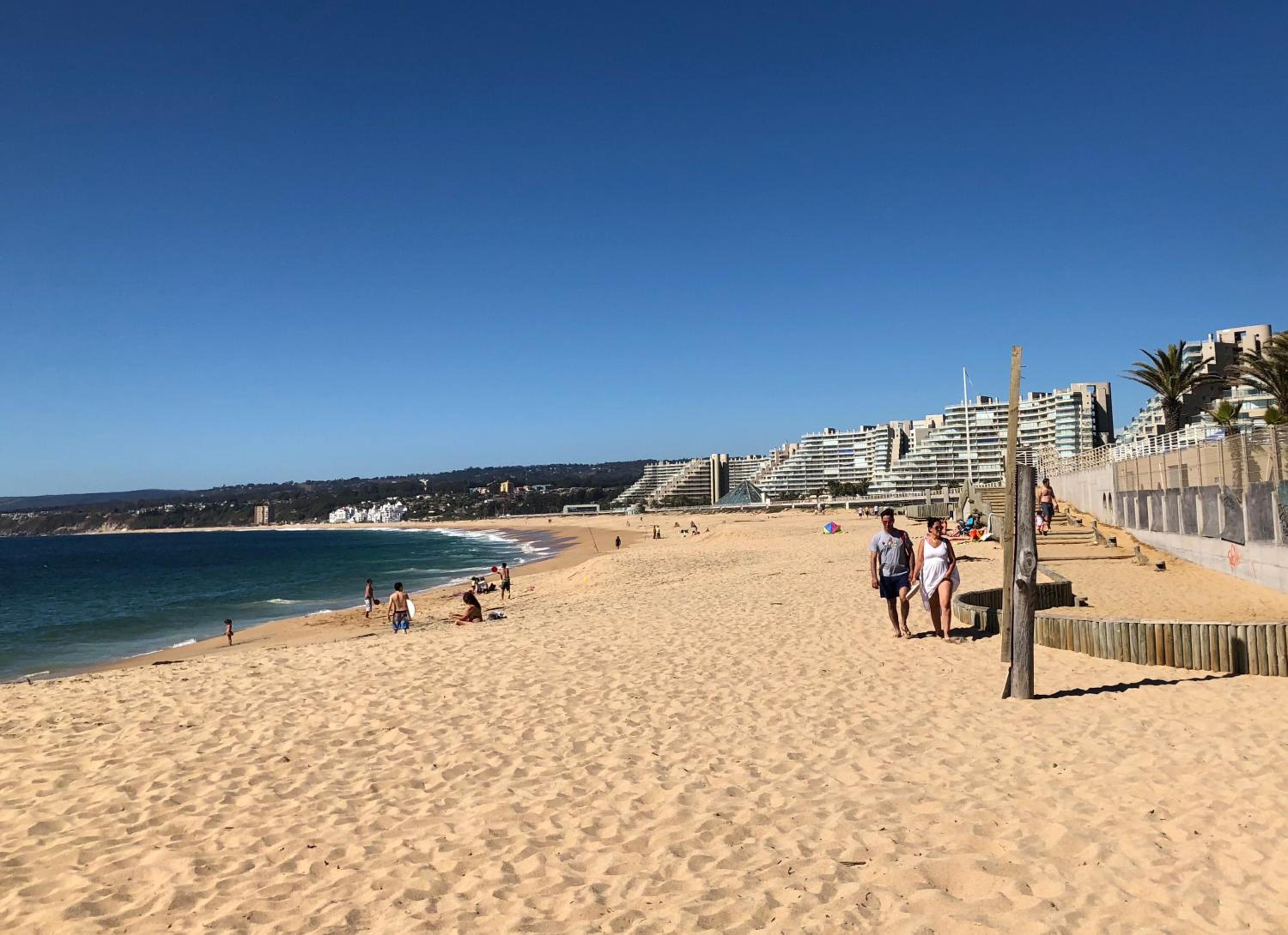 CASA con piscina temperada, tinaja y quincho próxima a Playa Sn Alfonso