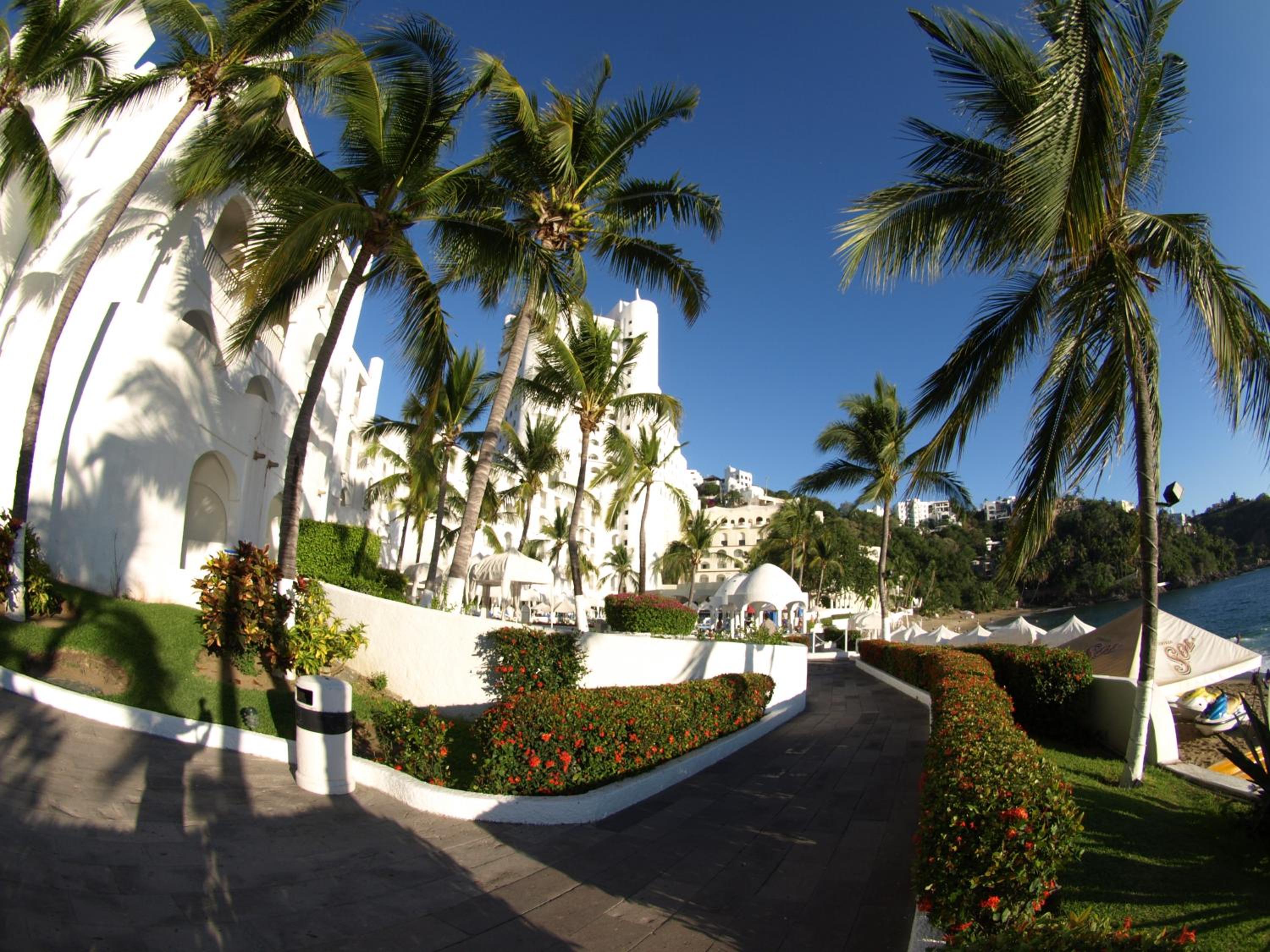 Hotel Sierra Mar All Inclusive at Tesoro - Image 1