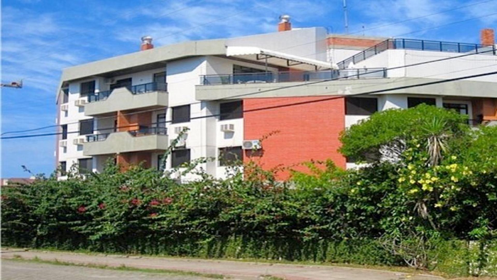 Linda cobertura frente mar com piscina privativa e pé na areia! view 4