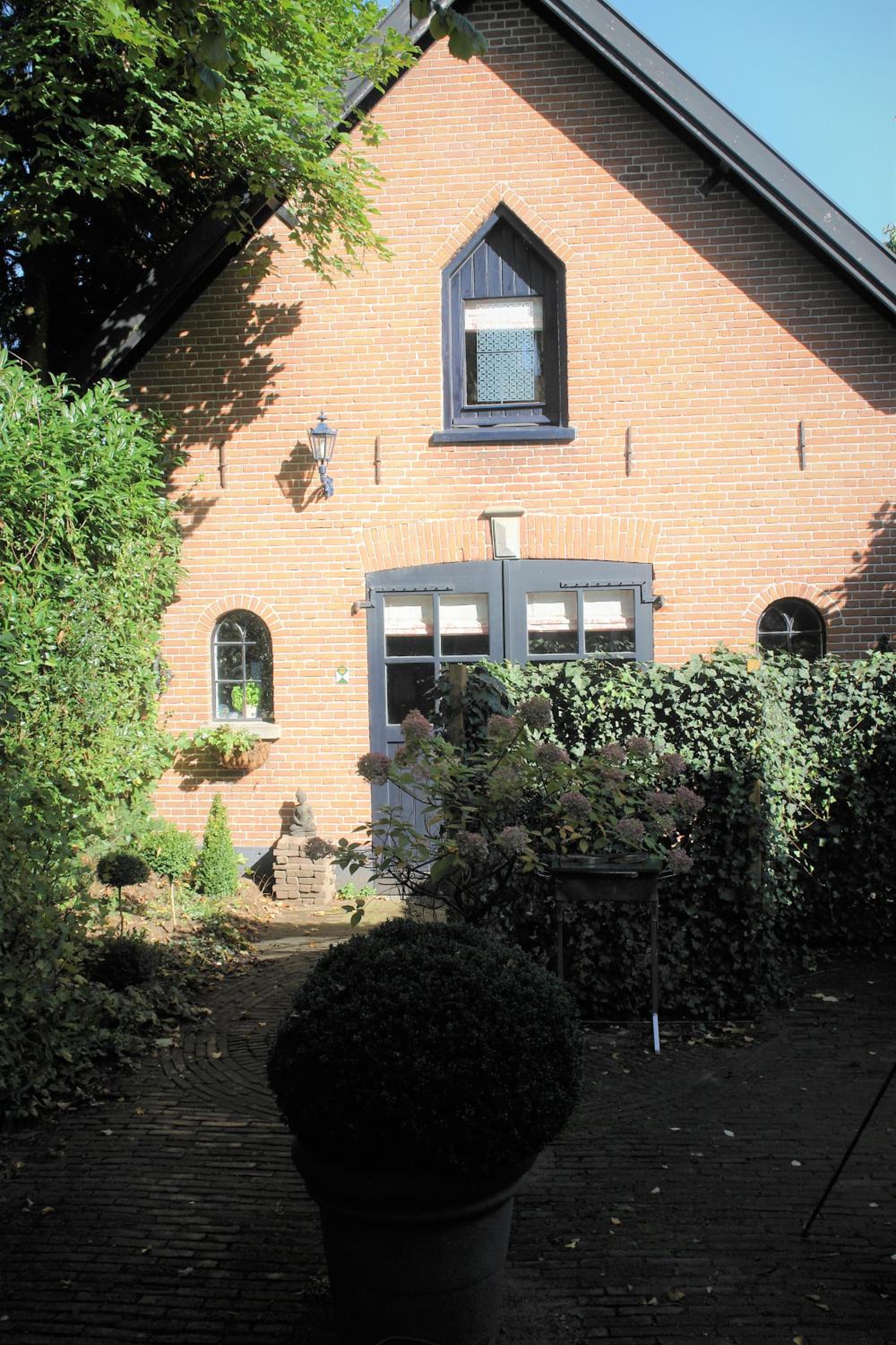 Photo 8