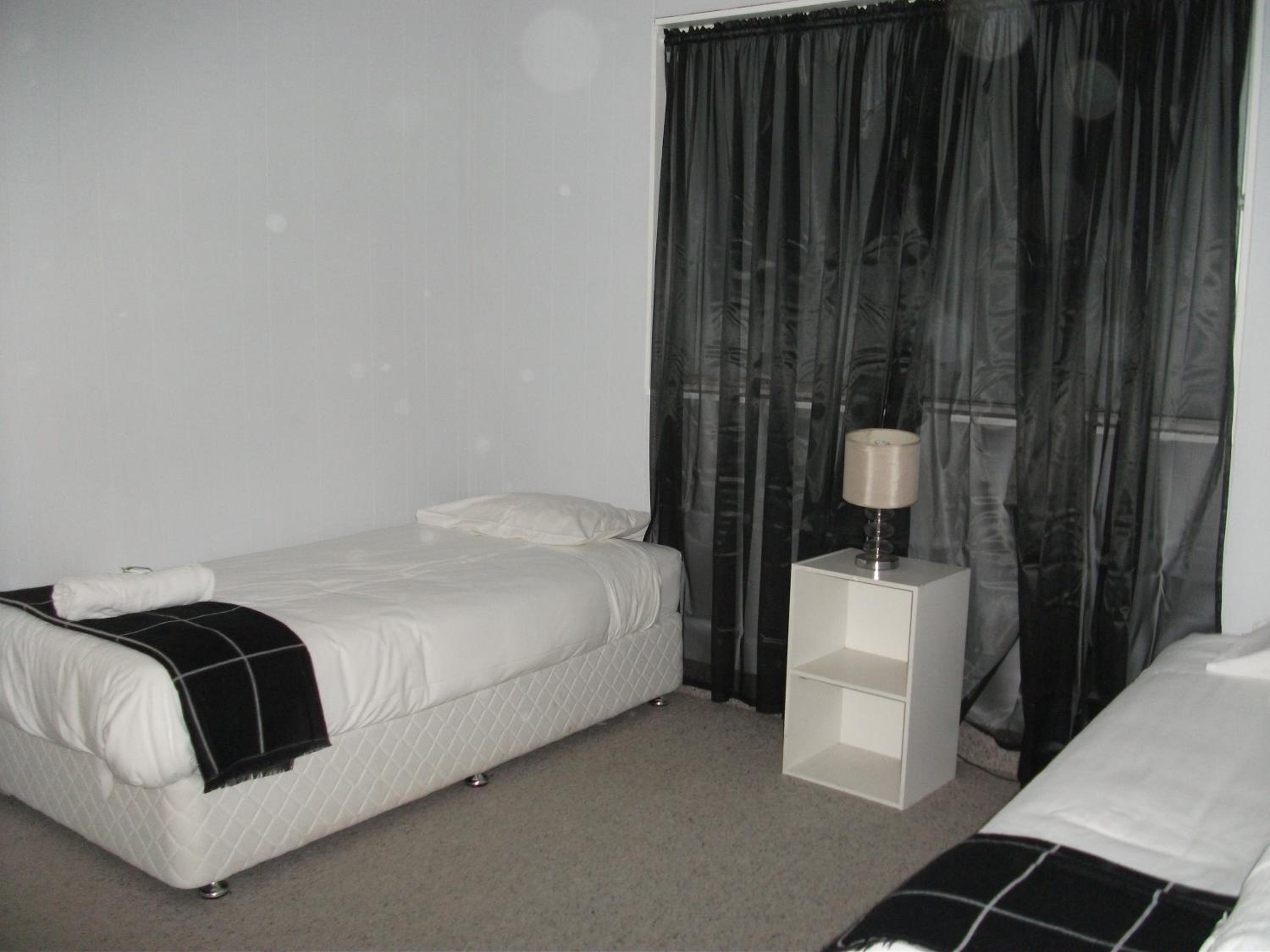 Beerwah Glasshouse Motel