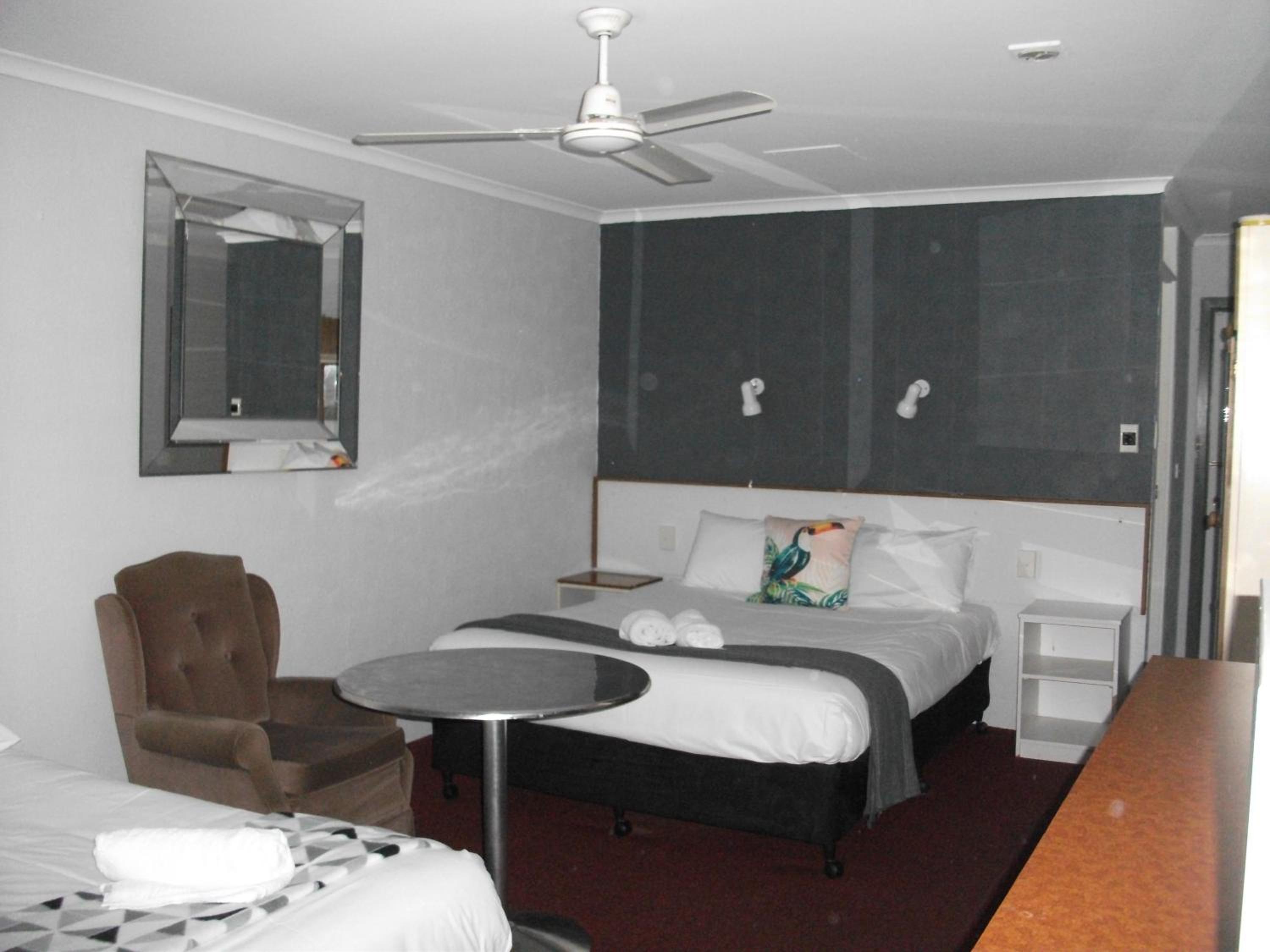 Beerwah Glasshouse Motel