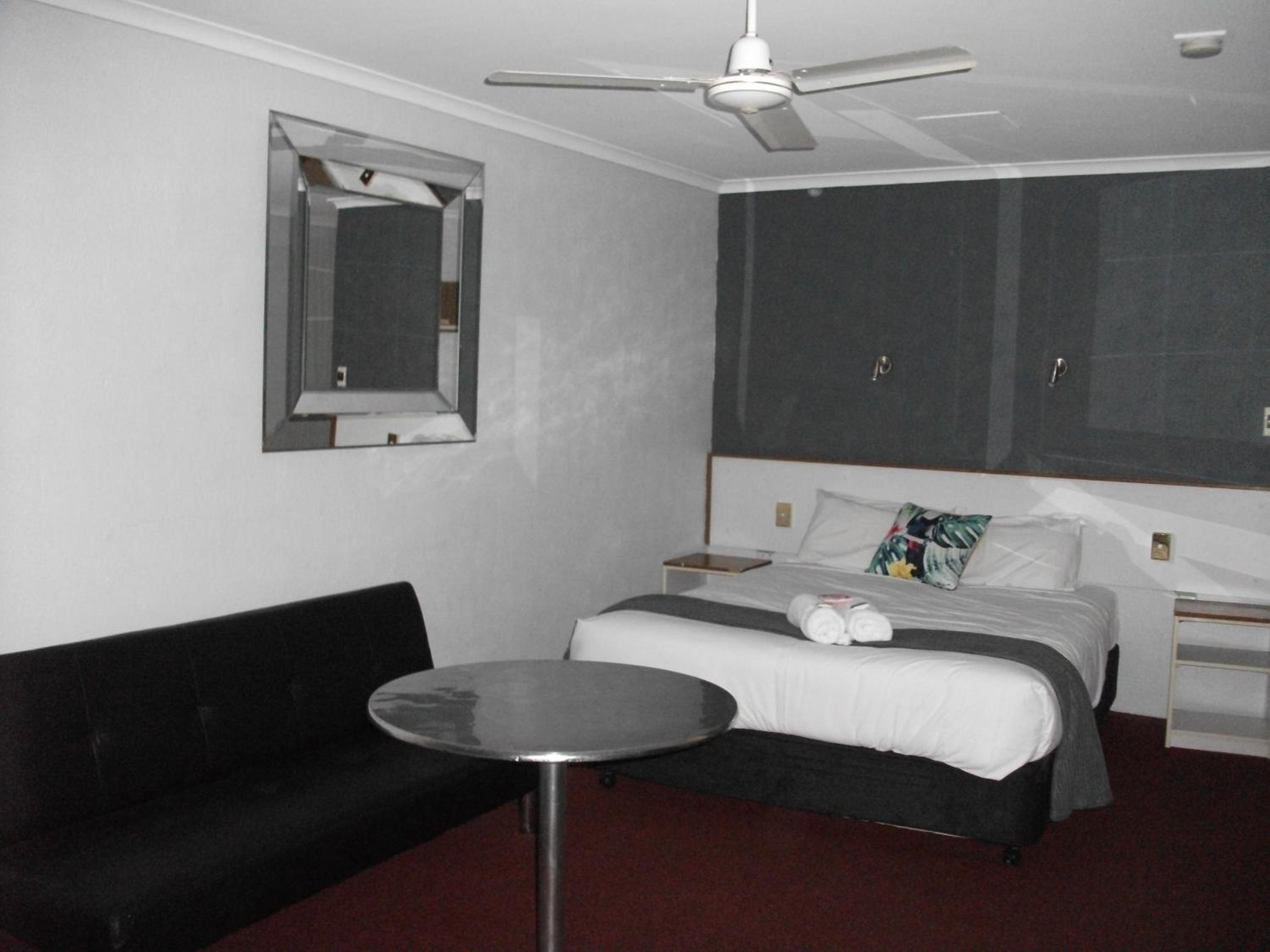 Beerwah Glasshouse Motel