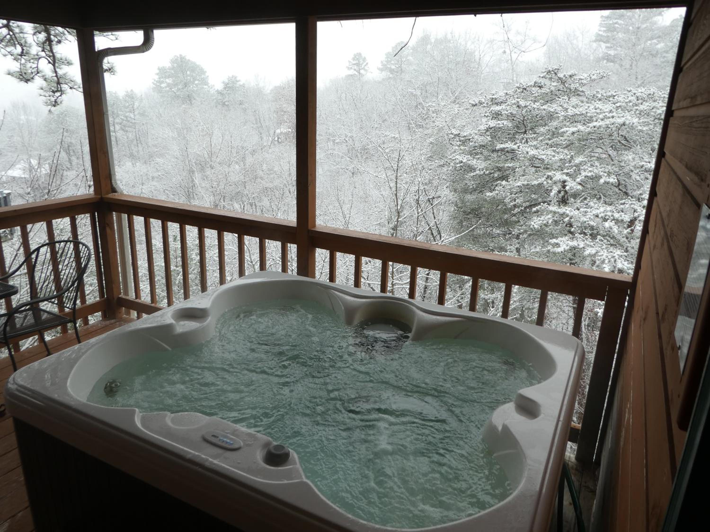 Ladybug Resort Romantic Cabin With Mountain Views, Game Room, Close to Dollywood view 5