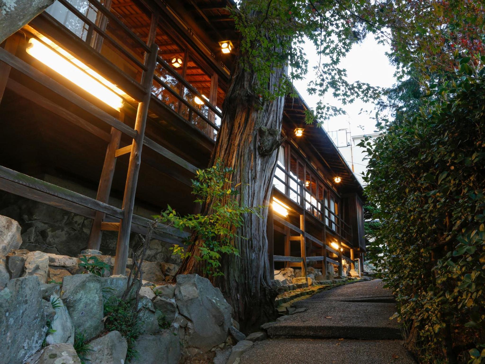 Kotohira Kadan