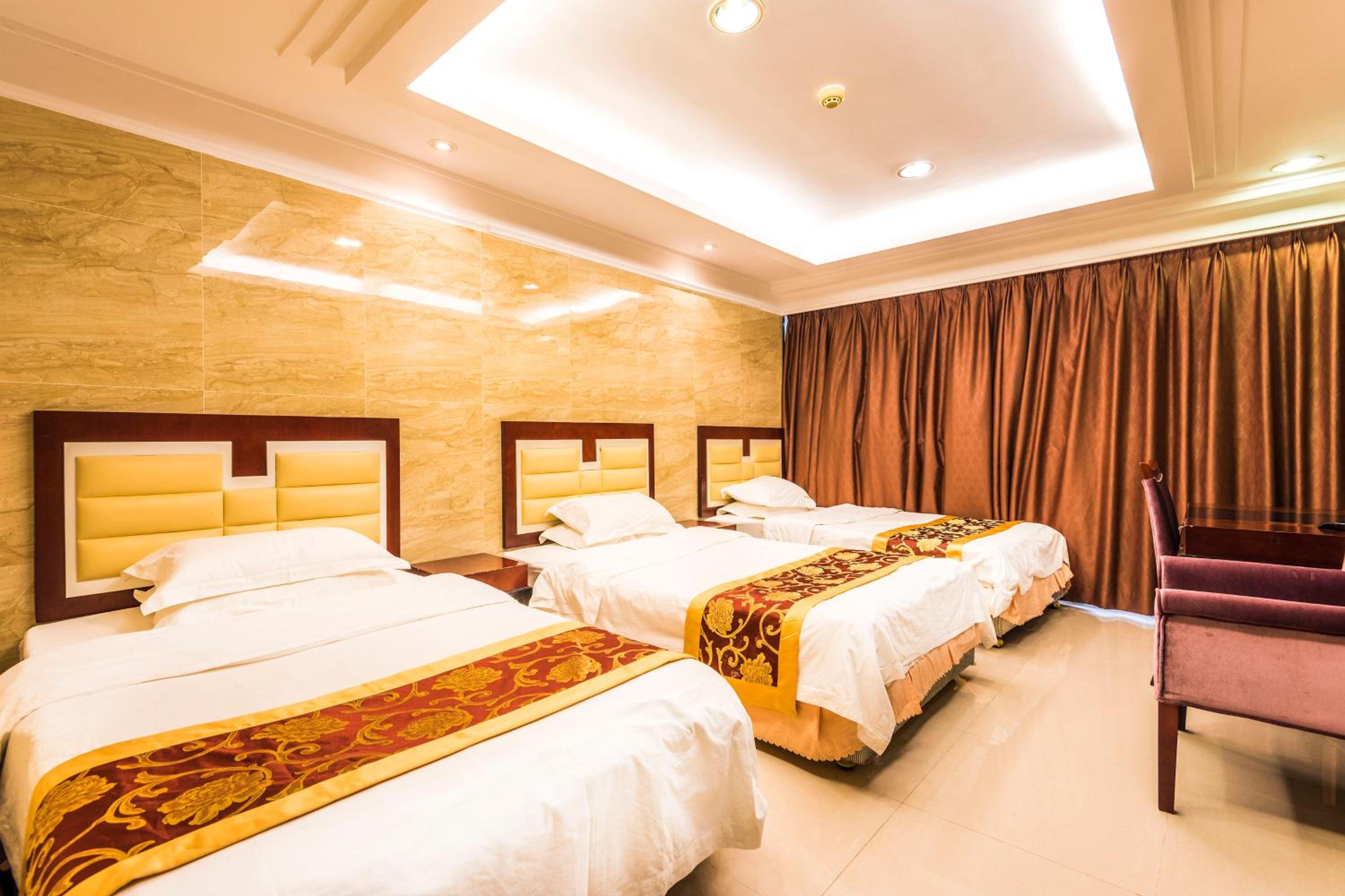 Grand Continental Apartment