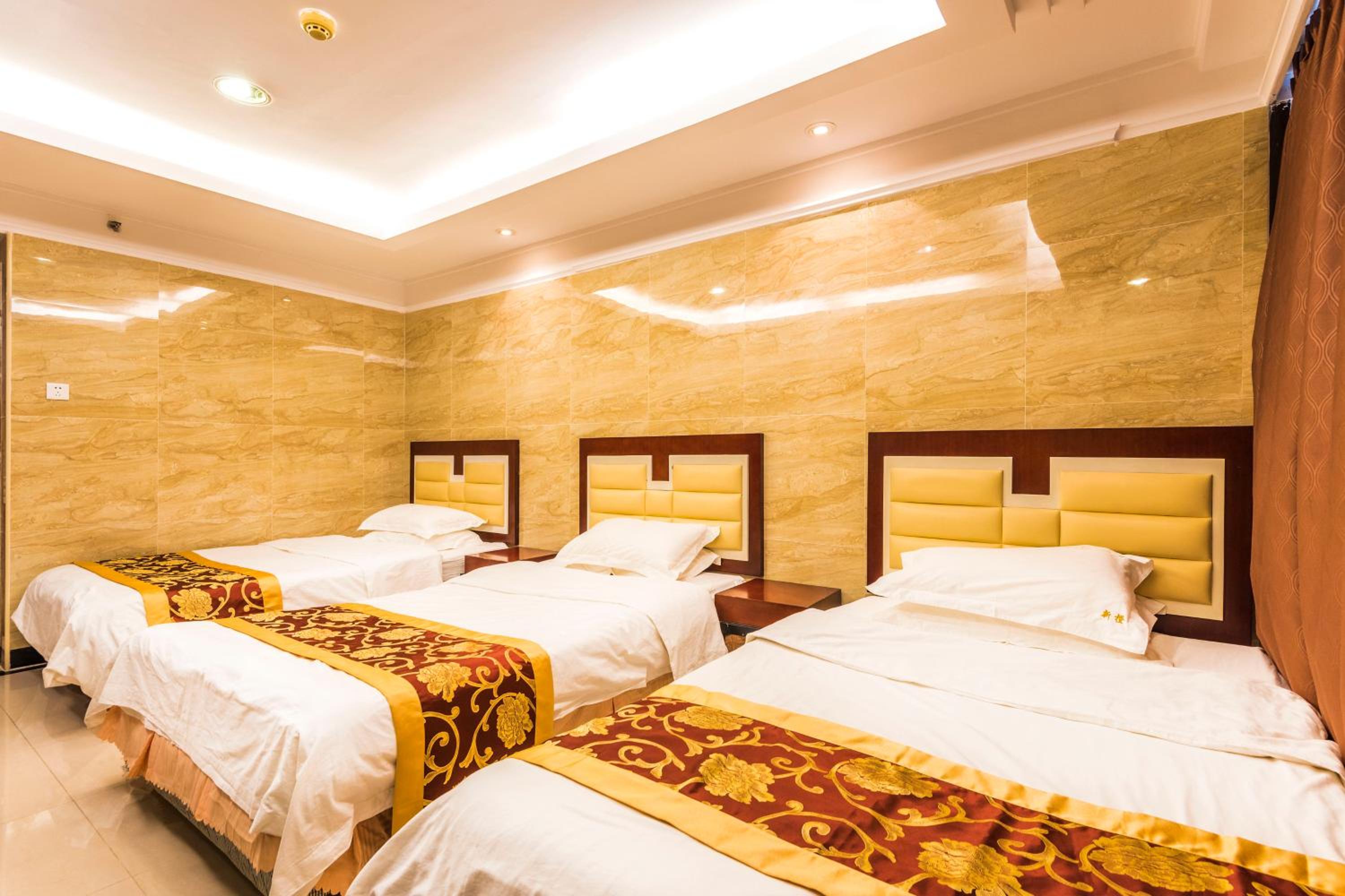 Grand Continental Apartment