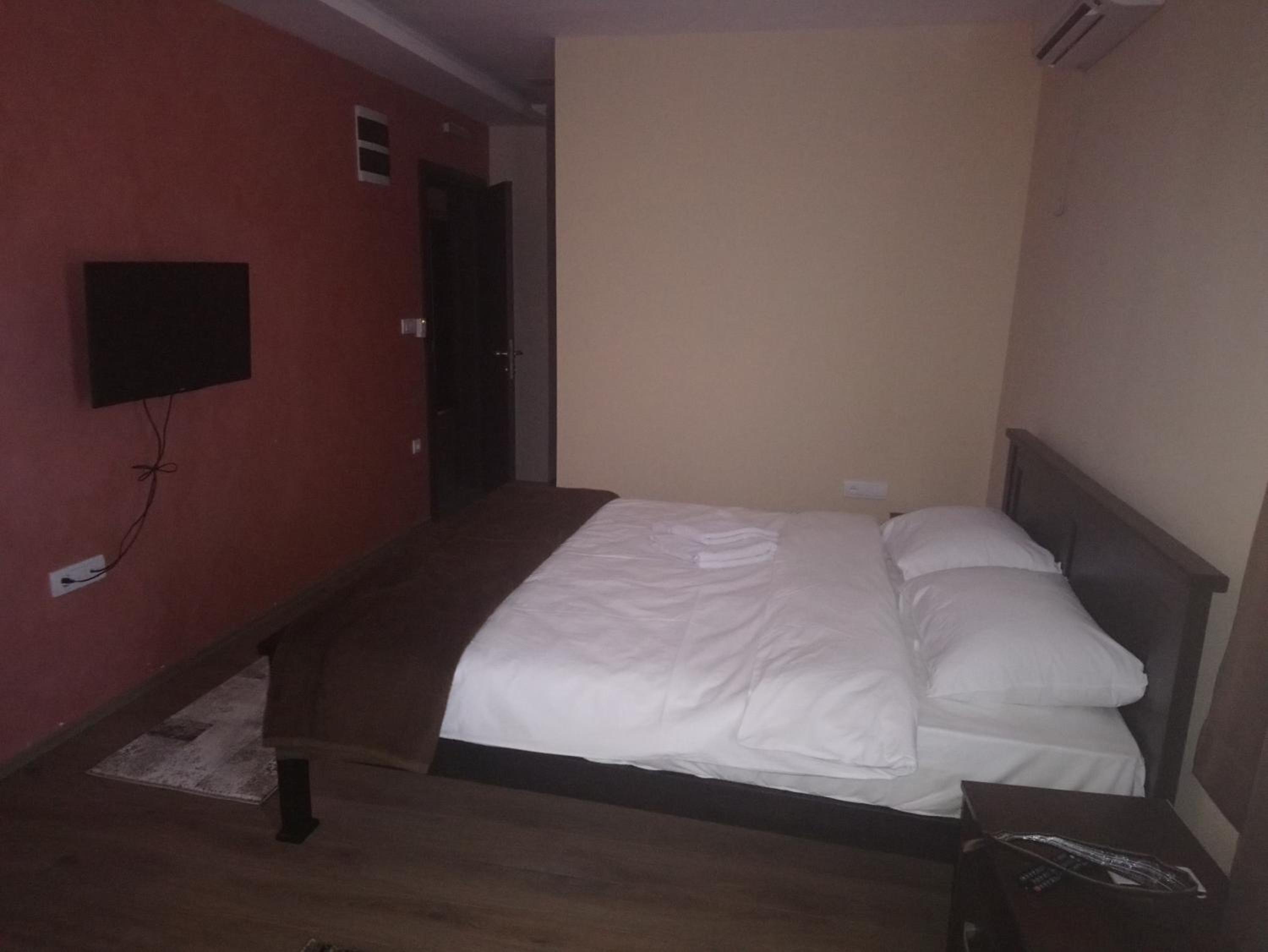 Prenoćište HRAST view 4