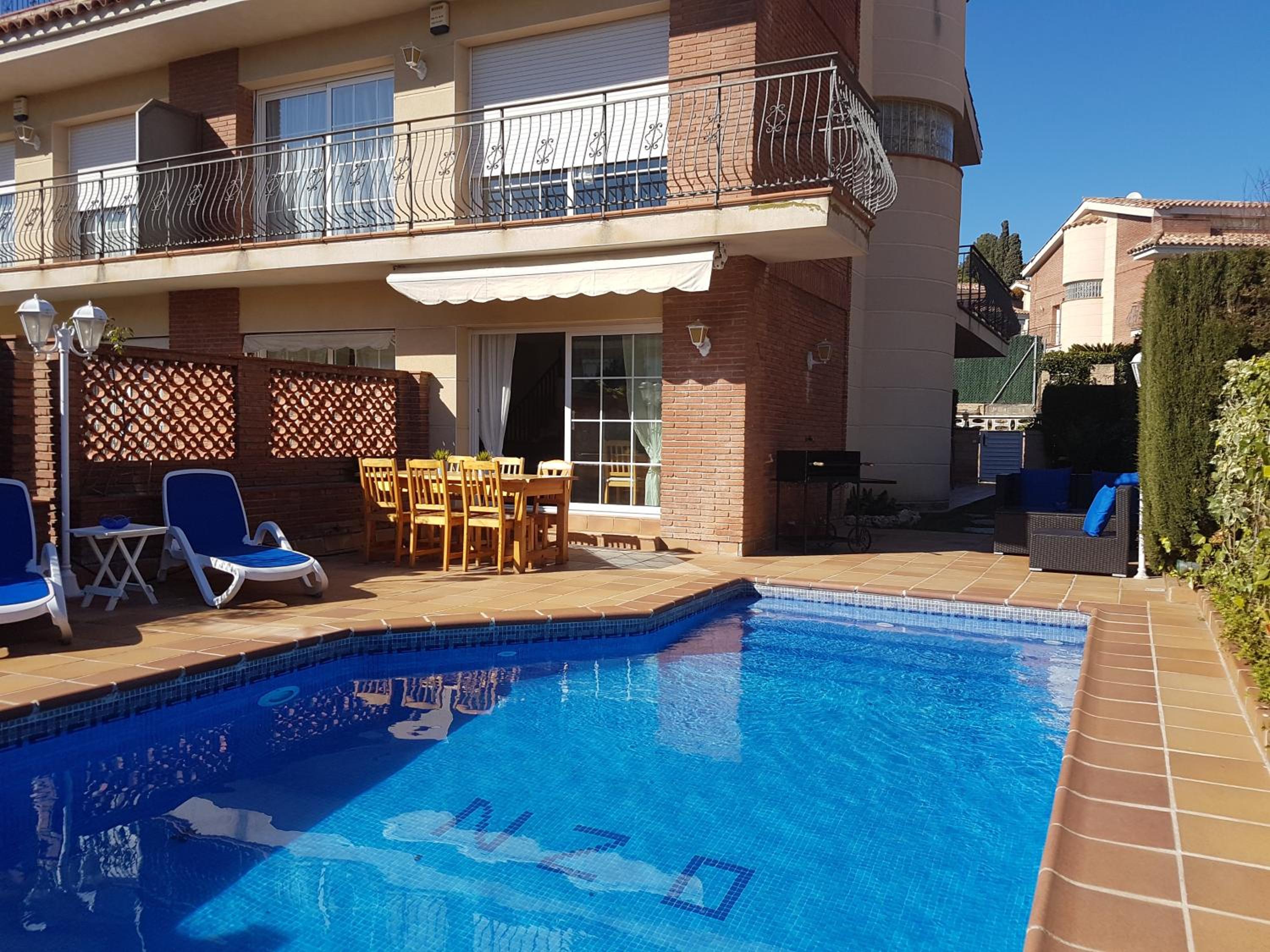 Casa con piscina en costa Barcelona