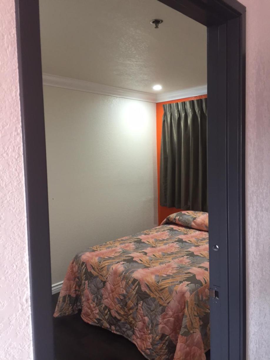 Welcome Inn & Suites Anaheim — photo 19