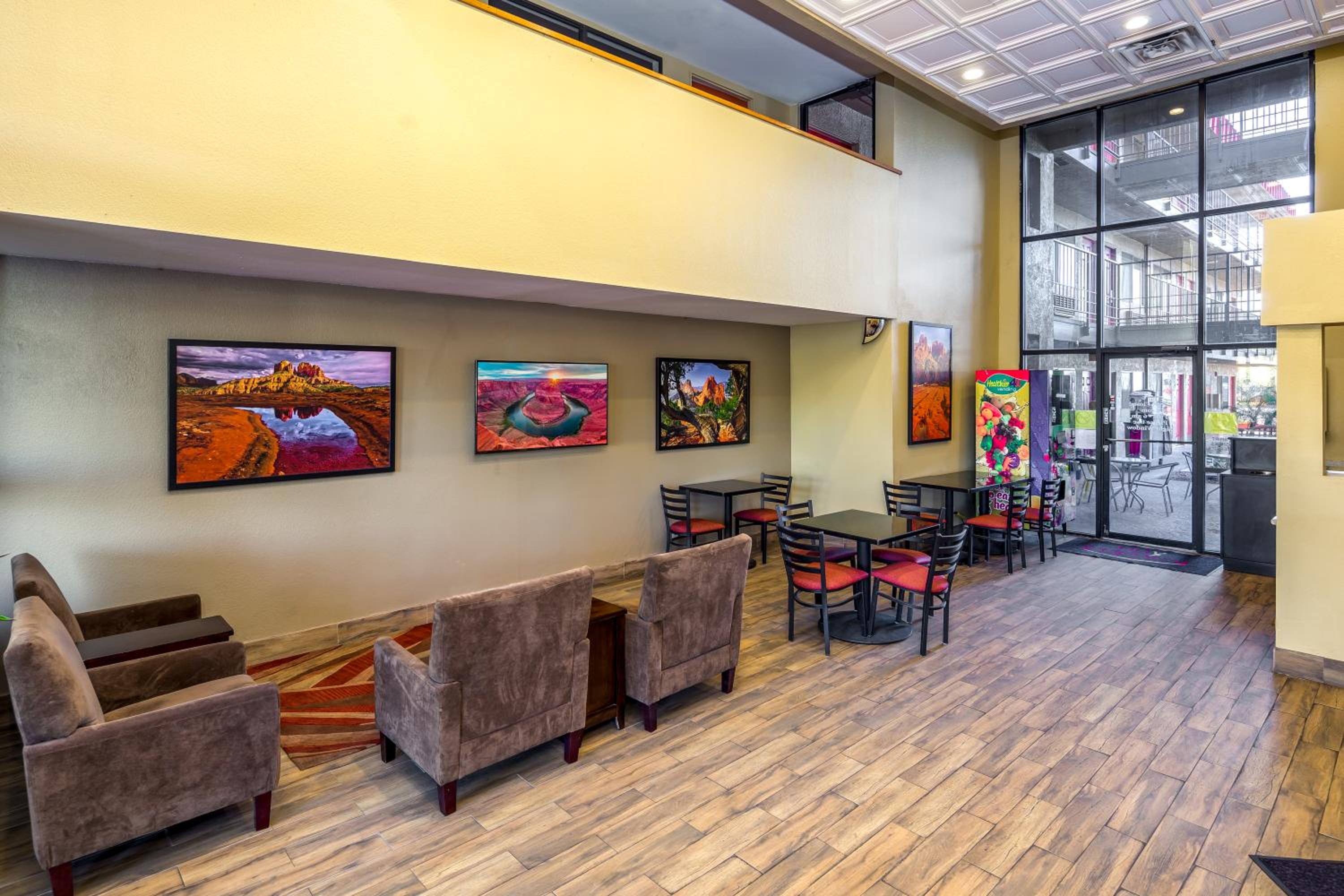 Travelers Inn - Phoenix 2