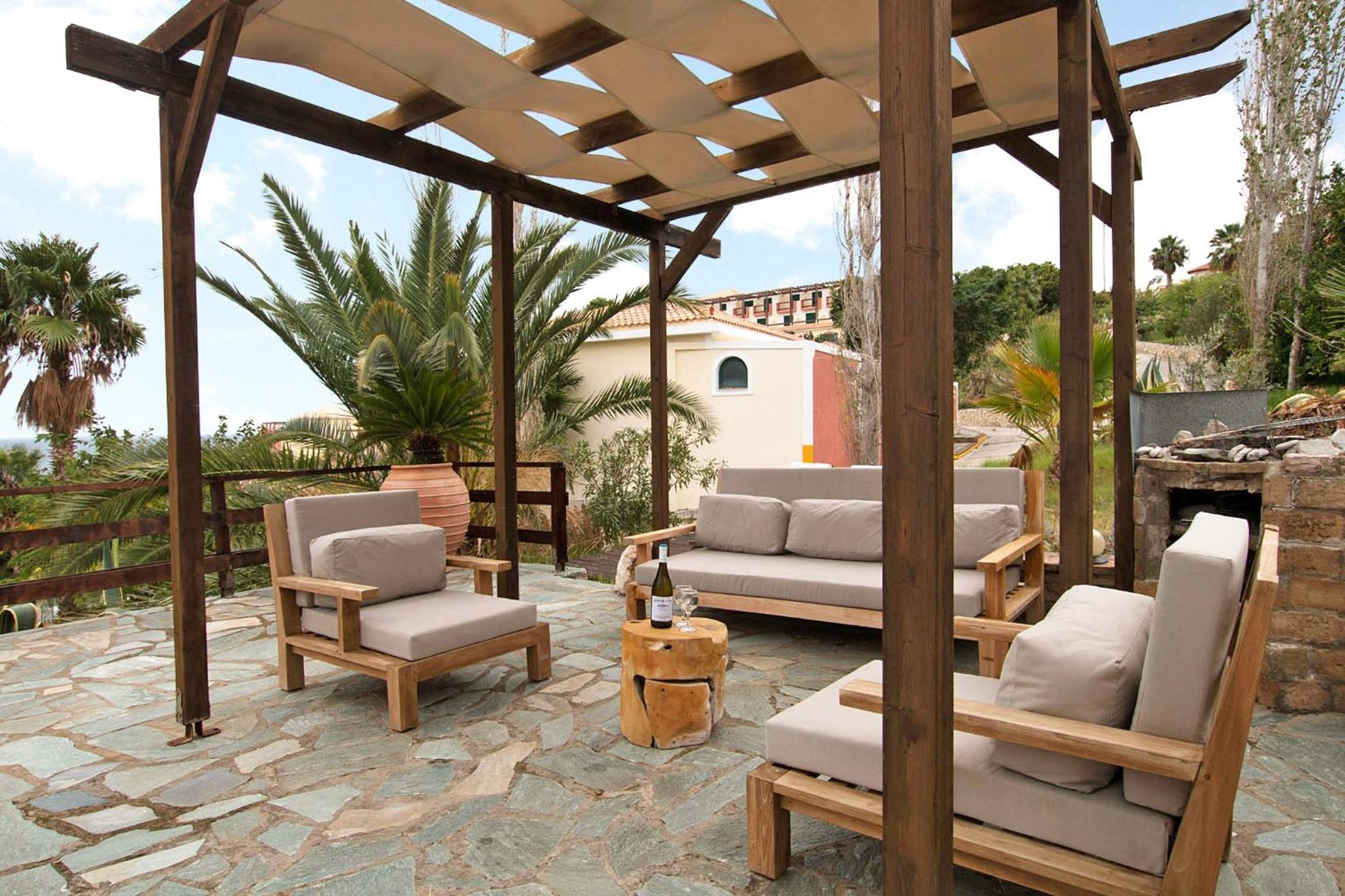 Villa Apostolata view 3