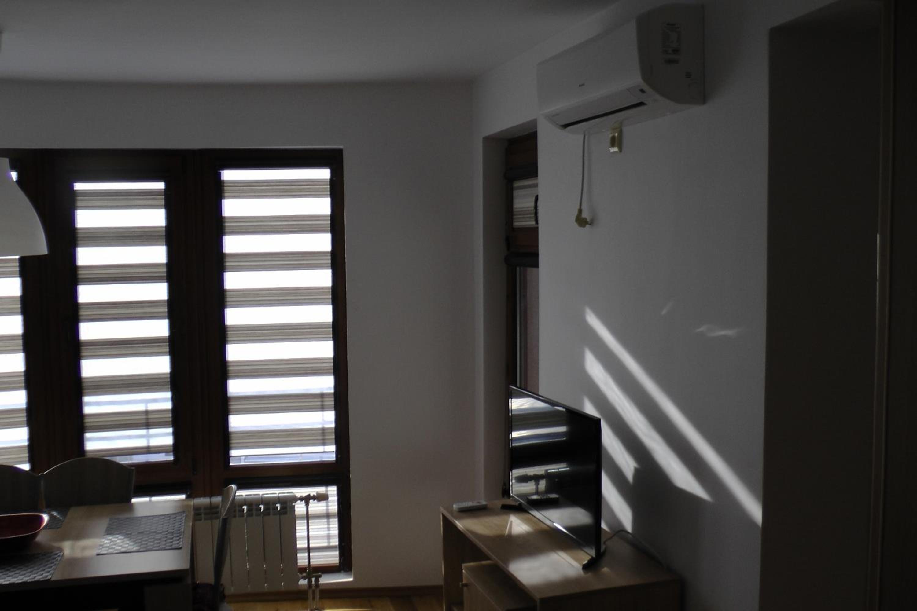TOP CENTER , MODERN AND QUIET APARTMENT view 5