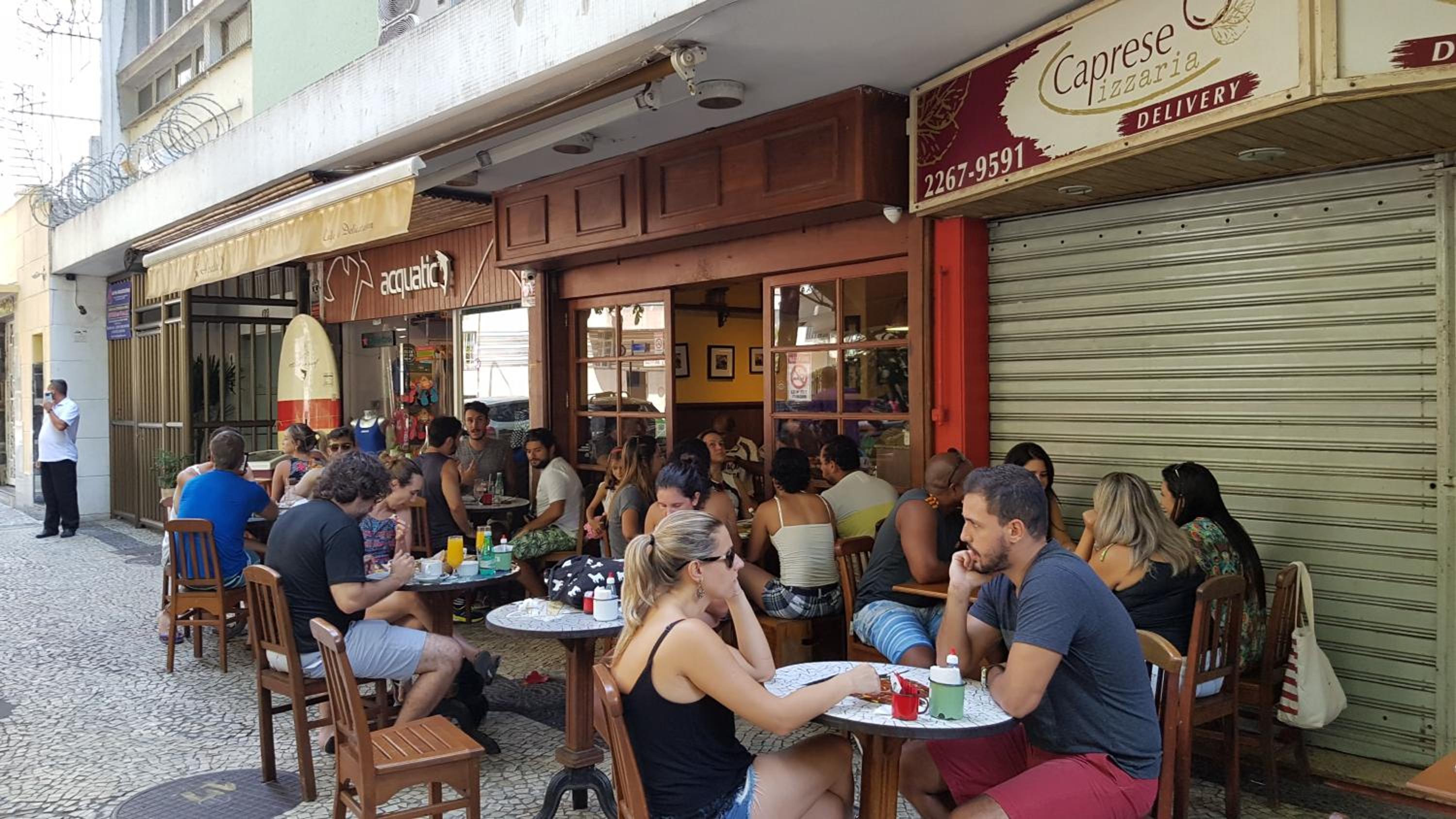 Reformadíssimo na quadra praia de Copacabana Posto 6 na melhor localização do Rio - WiFi 500Mb