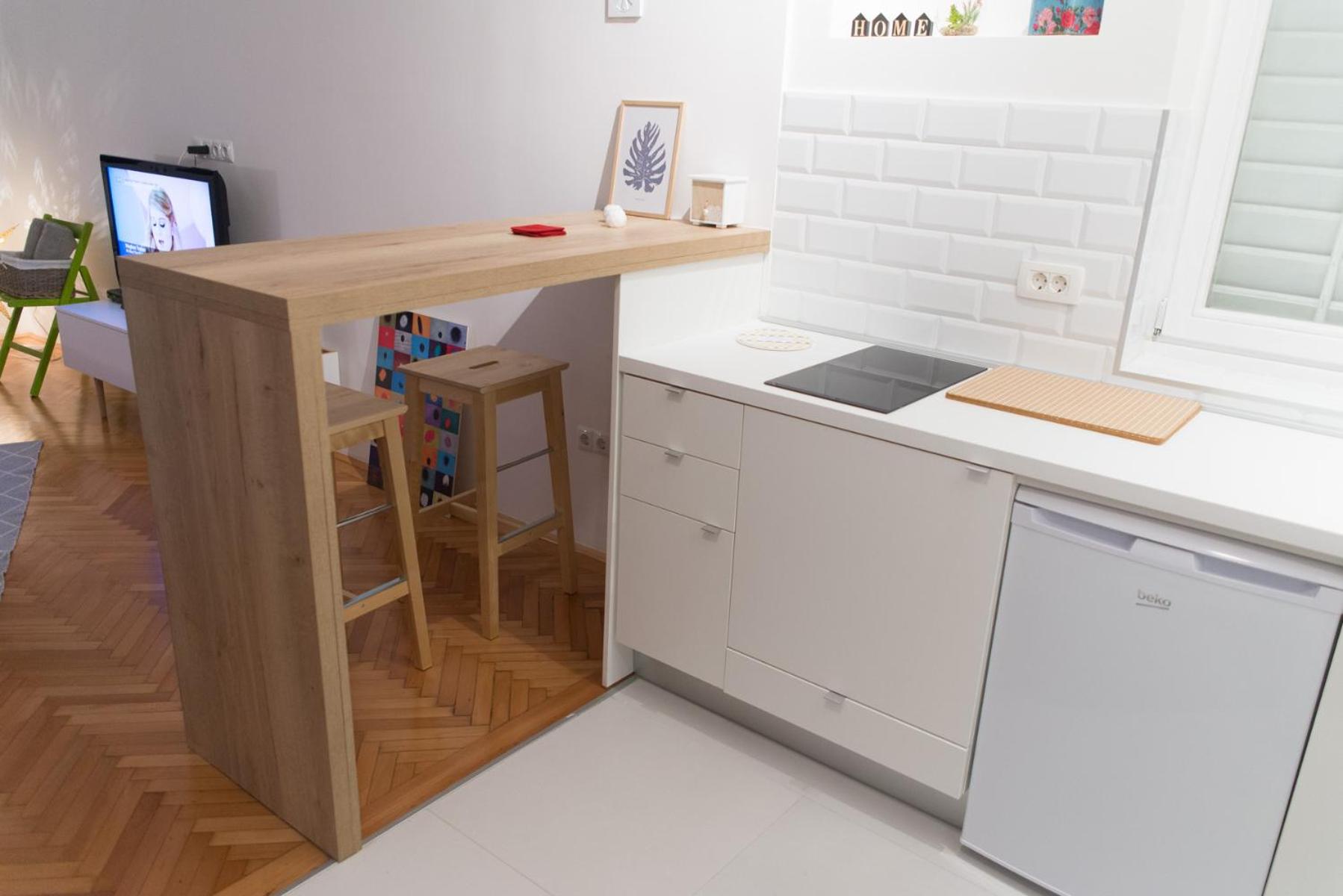 Bright & Stylish Studio Home, superbly located
