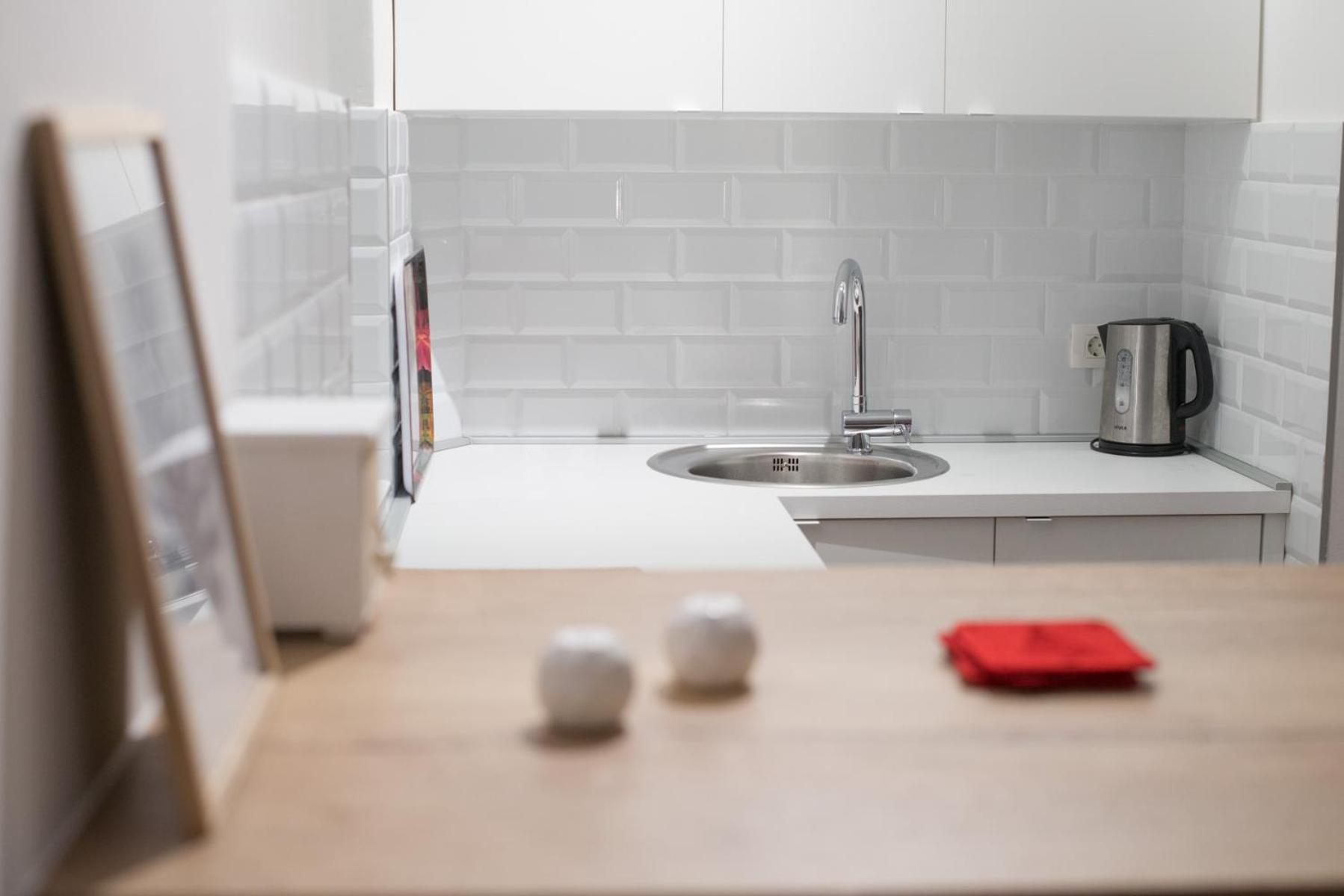 Bright & Stylish Studio Home, superbly located