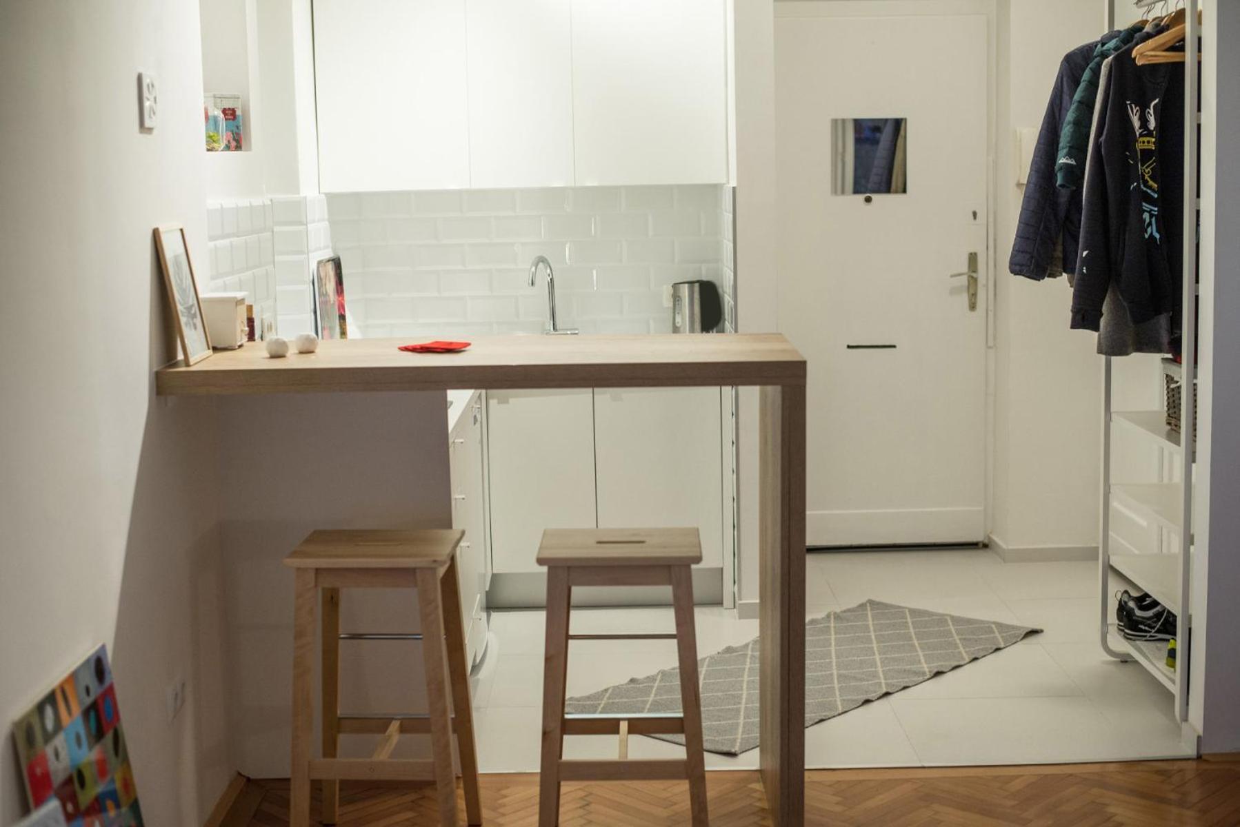 Bright & Stylish Studio Home, superbly located