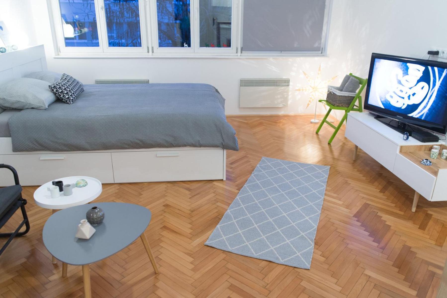 Bright & Stylish Studio Home, superbly located