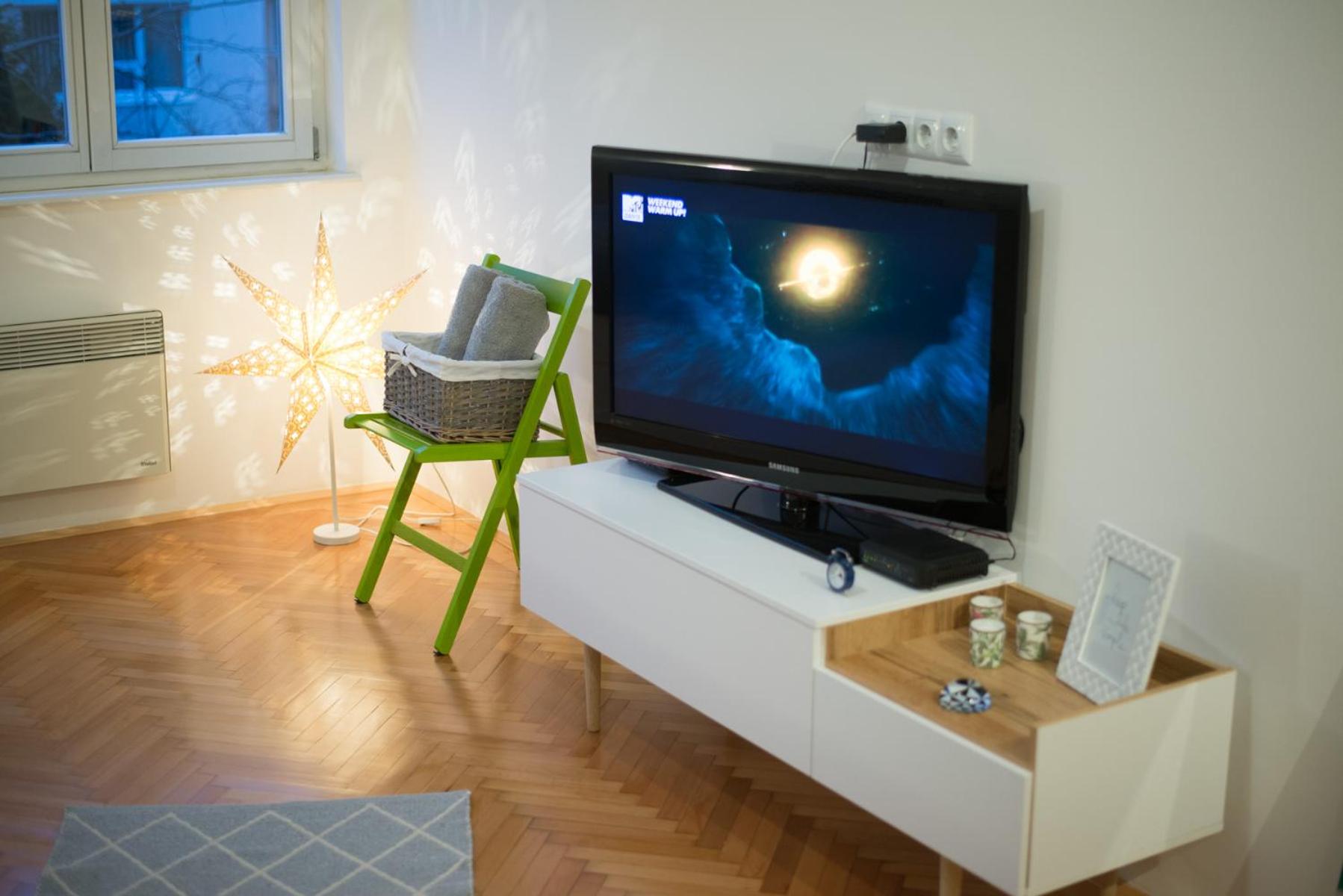 Bright & Stylish Studio Home, superbly located