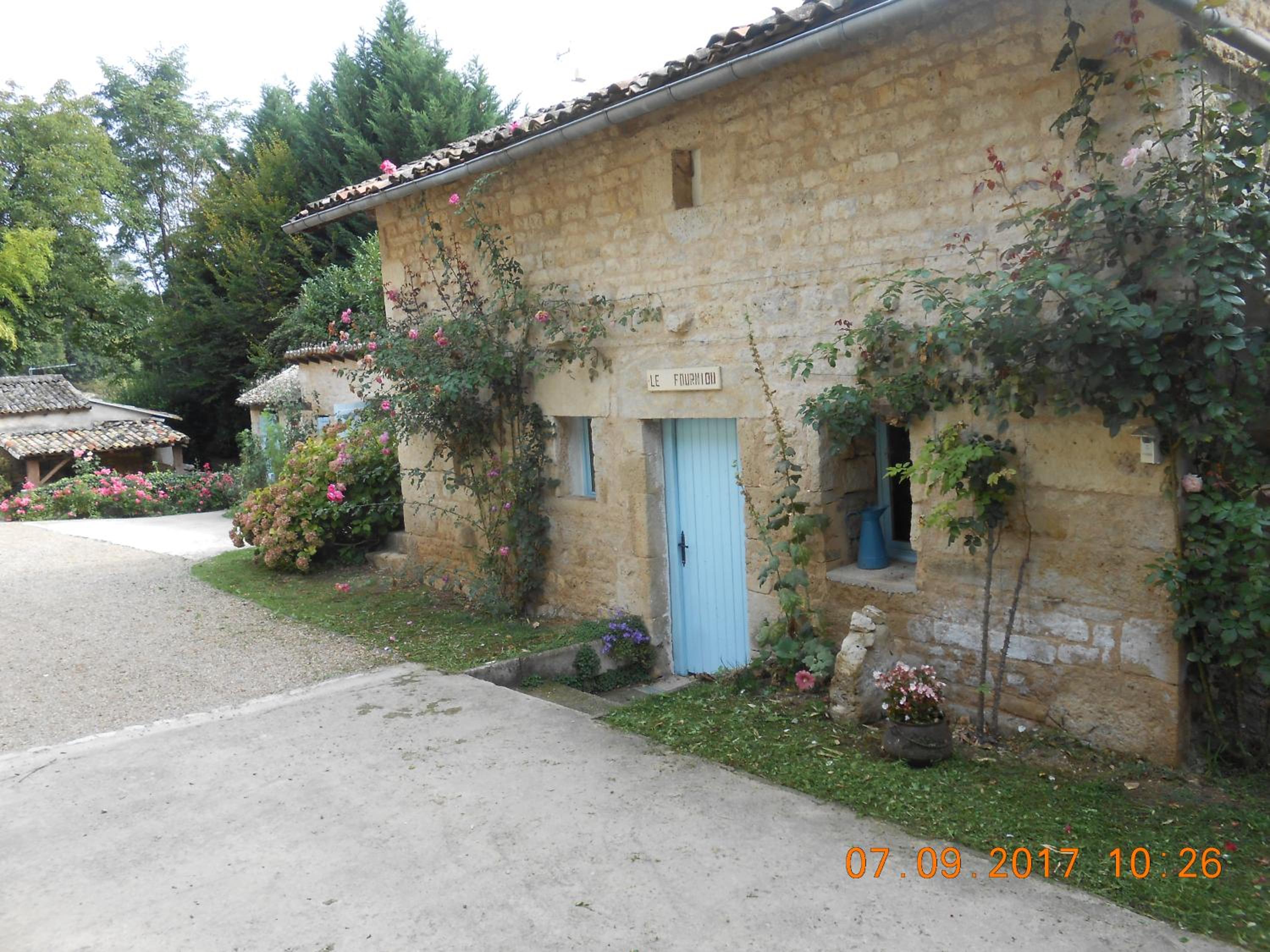 Photo 1