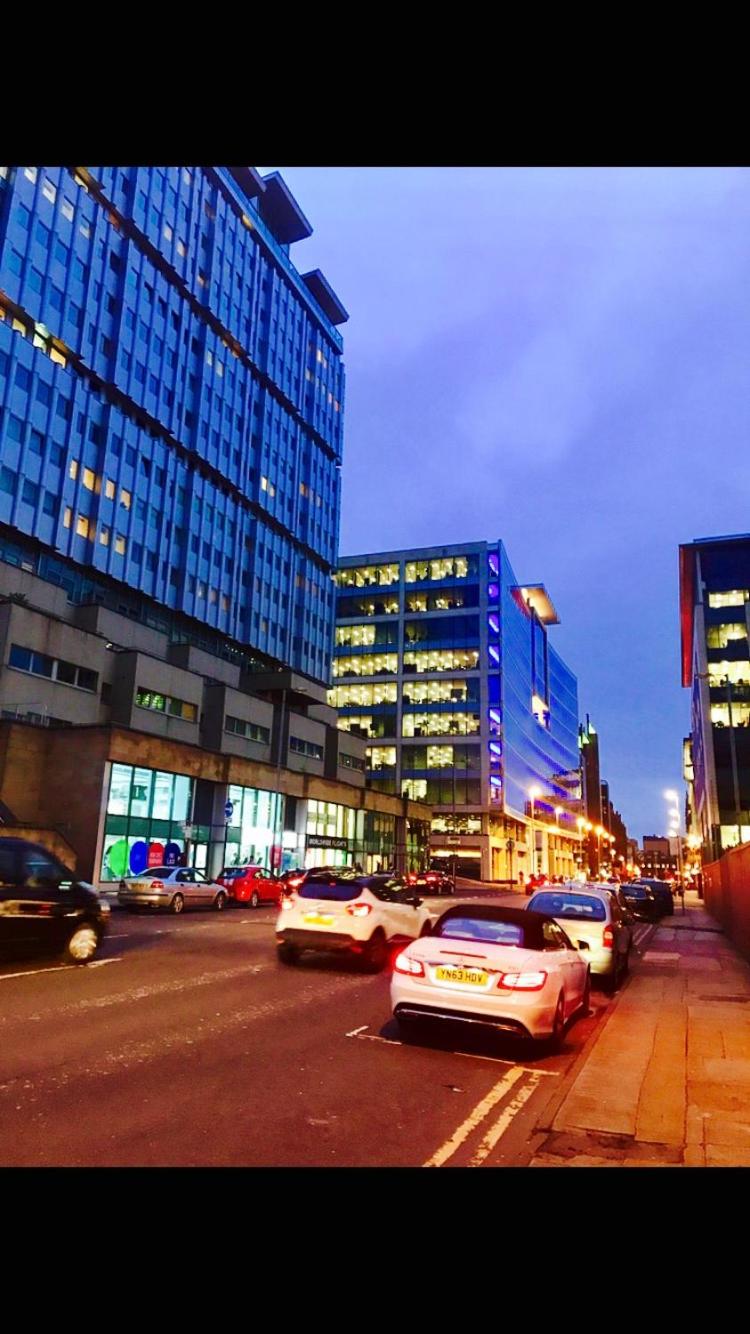 Glasgow Central Station SKYLINE Apartment with Parking (2 bedrooms, 2 bathrooms, 1 living room-Kitchen) view 4