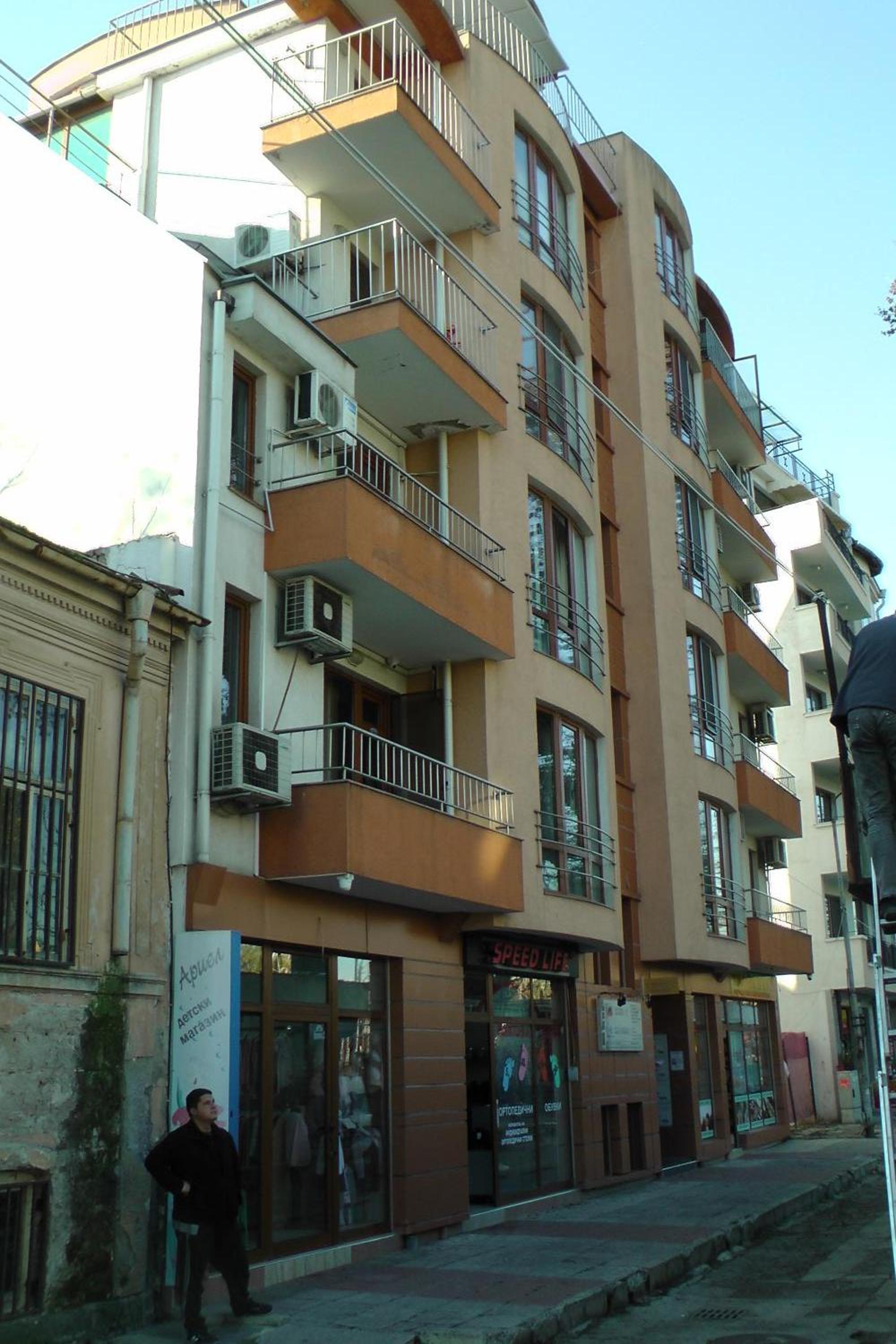 TOP CENTER , MODERN AND QUIET APARTMENT view 3