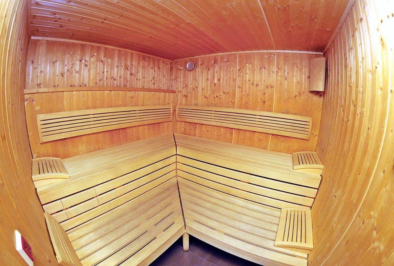 Apartamenty BalticON Polanki - Sauna, Fitness inclusive - Basen latem, Pool im Sommer