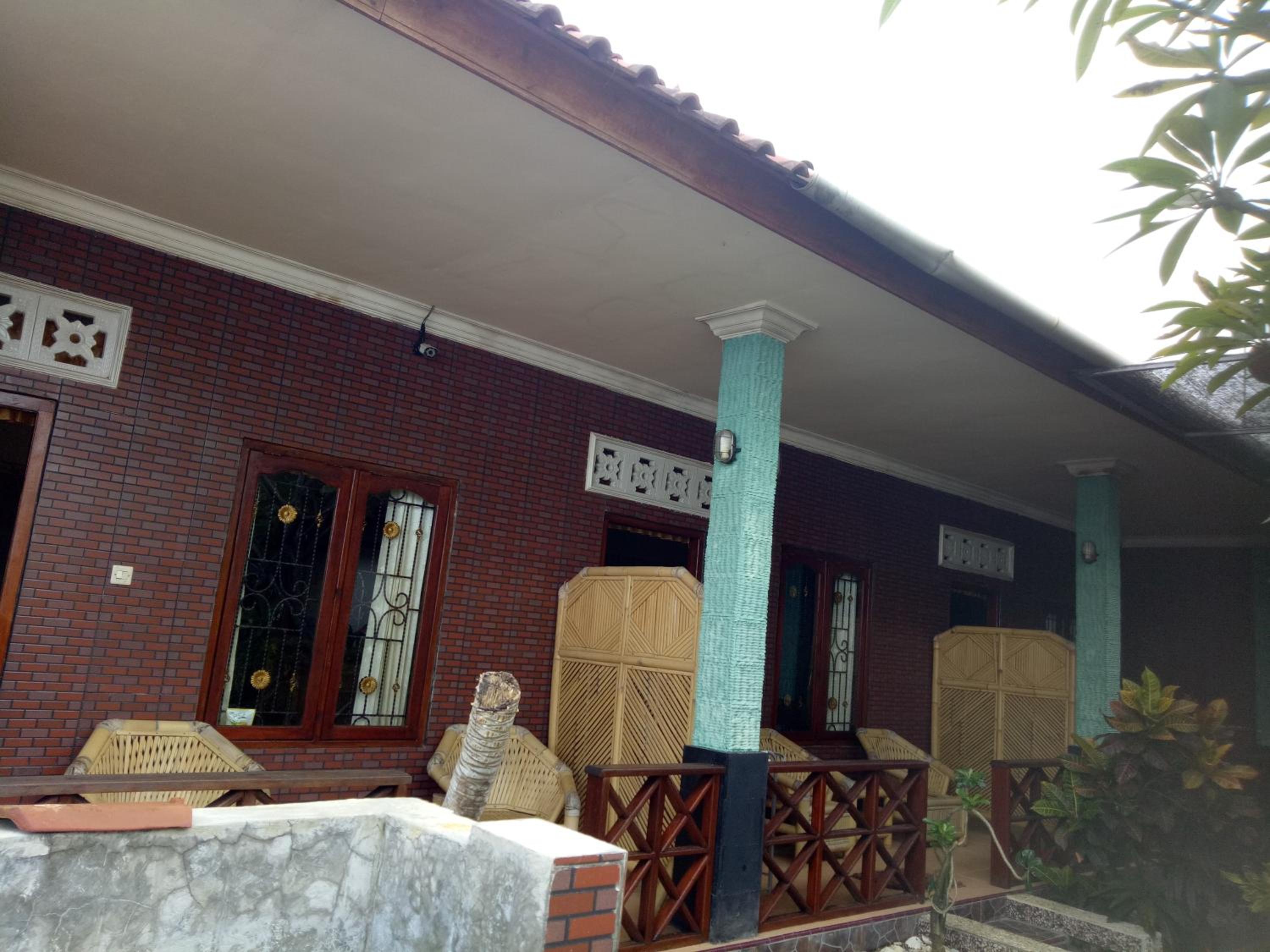 Krisna Bungalows and Restaurant