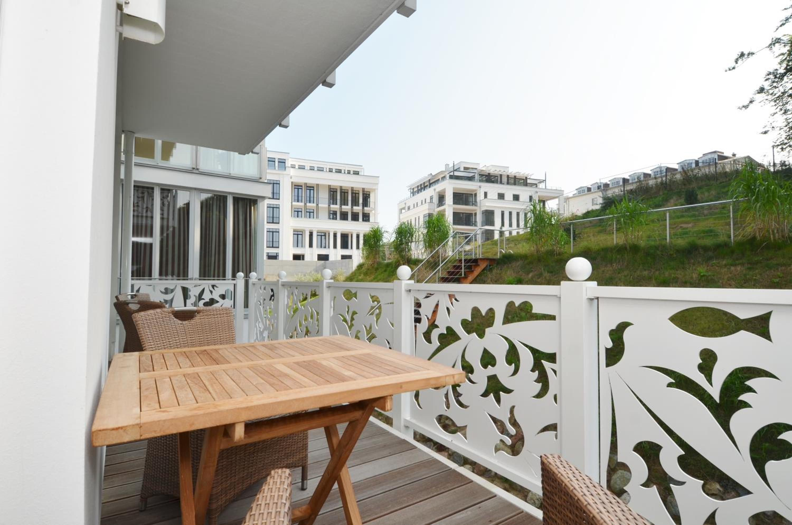 Villa Johanna in Sellin - WG 13 mit Kamin und zwei Balkonen view 4