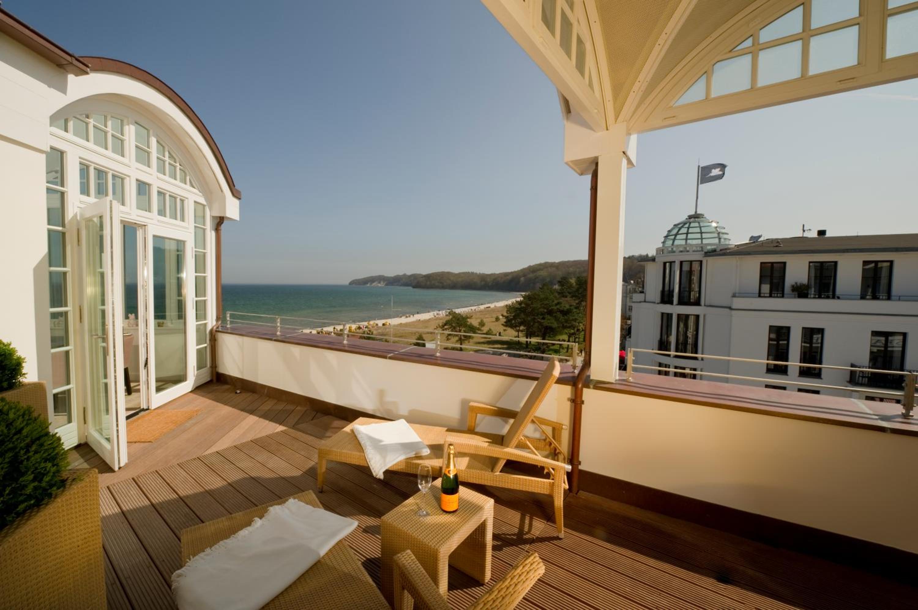 Strandschloss Binz - Penthouse "Royal Beach" mit Sauna, Kamin, Terrasse, Meerblick view 3
