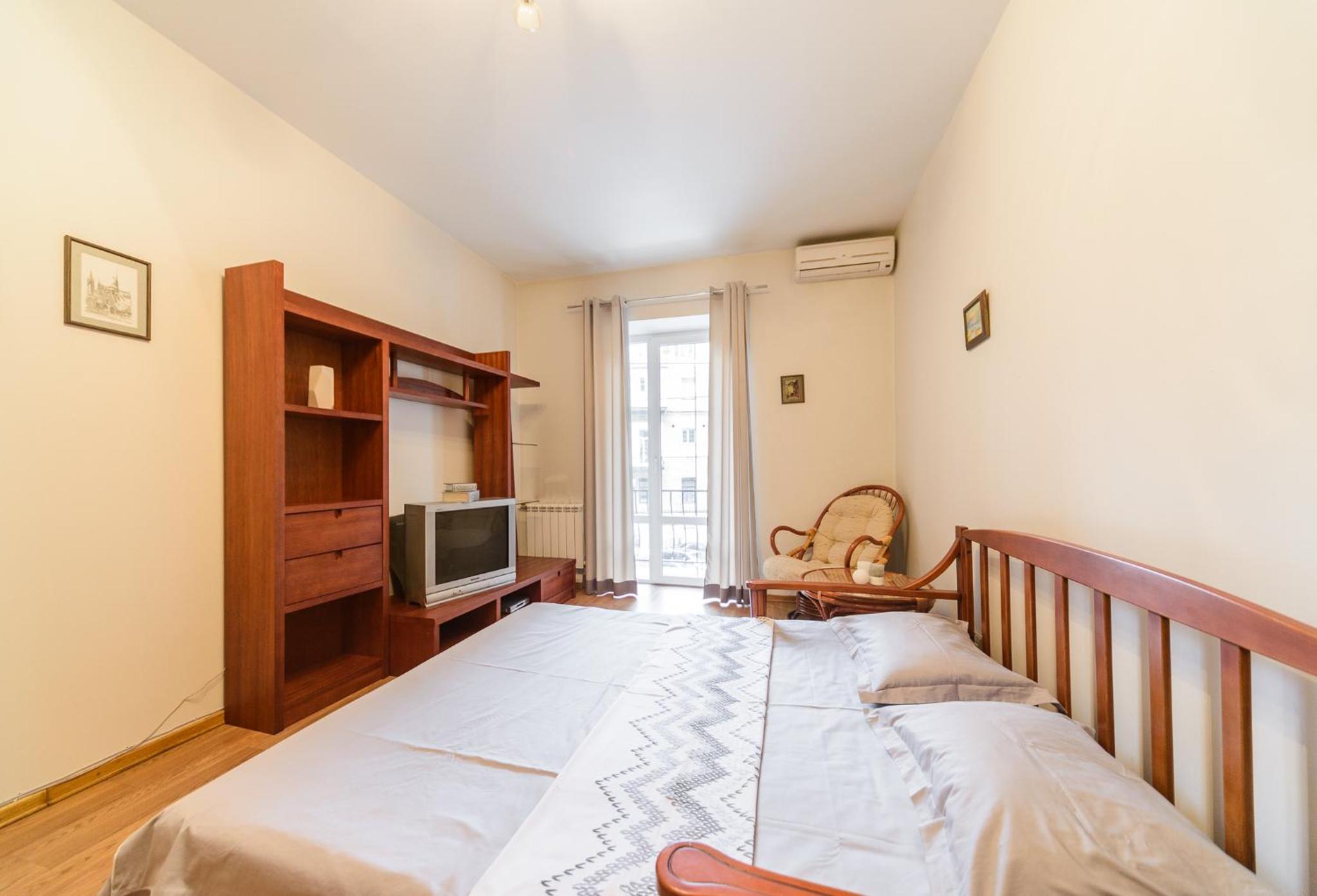 1-room apartments Kiev city center view 4