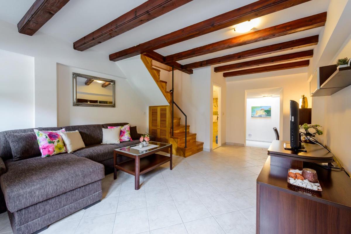 Avalon House view 5