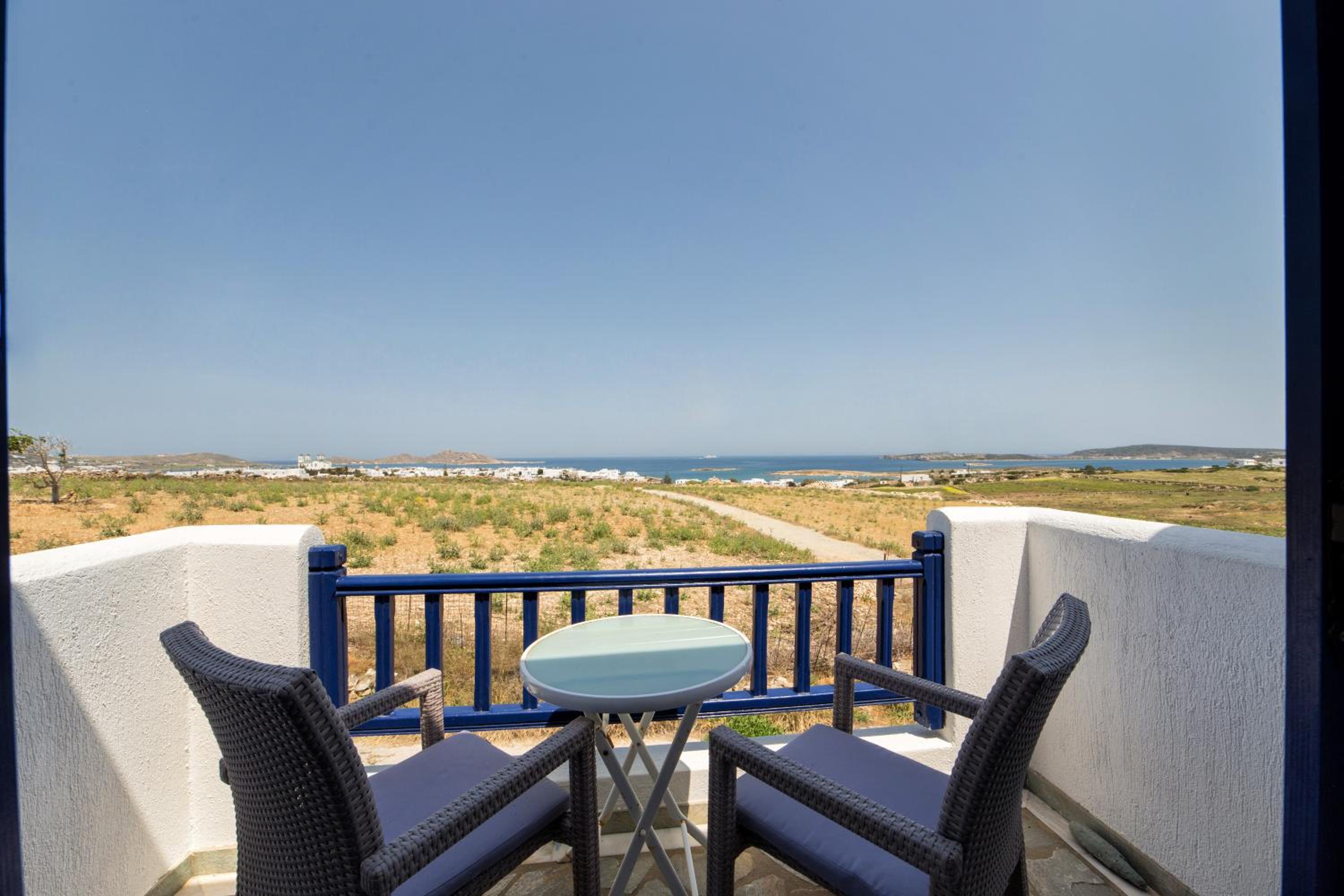 PURE WHITE 1BD house with amazing Sea Views in Naousa photo 4