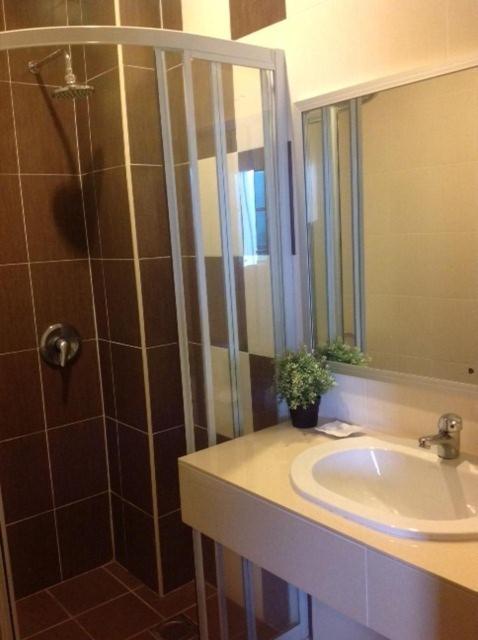 Teaz Apartment @ Iris House Resort