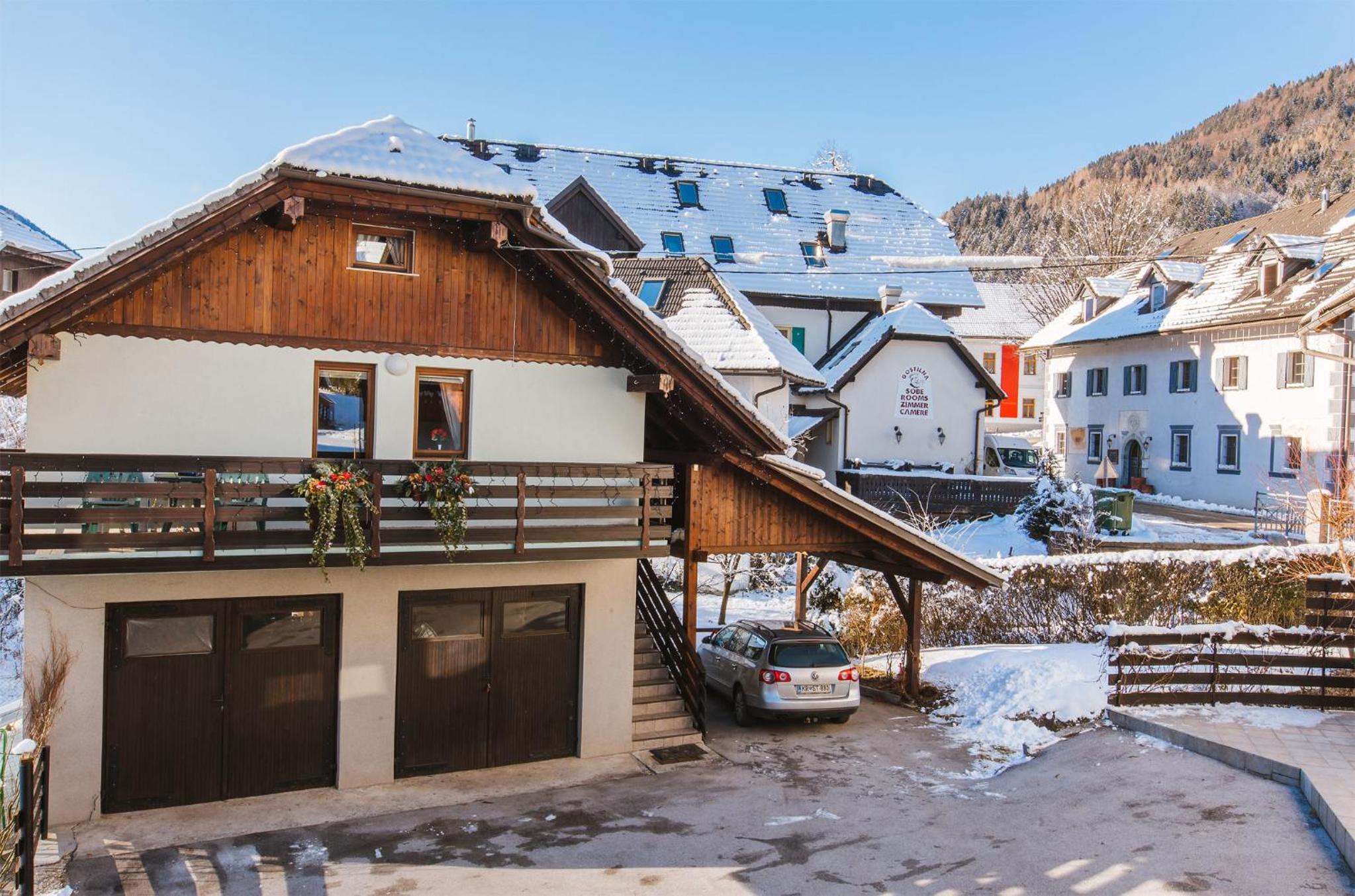 Hiša TRENTAR Peaceful Mountain Escape with Creek Sounds & Private Parking
