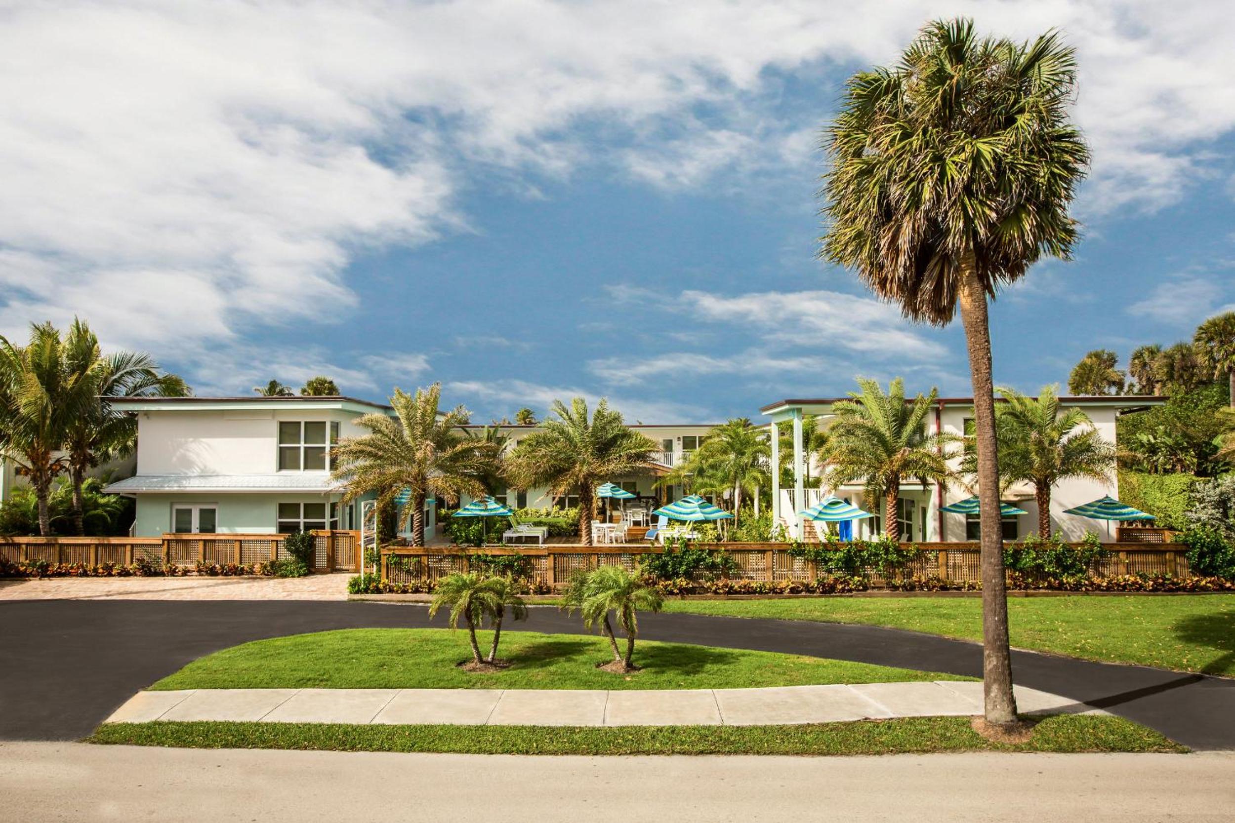 Hotel Sun Dek Beach House - Image 1