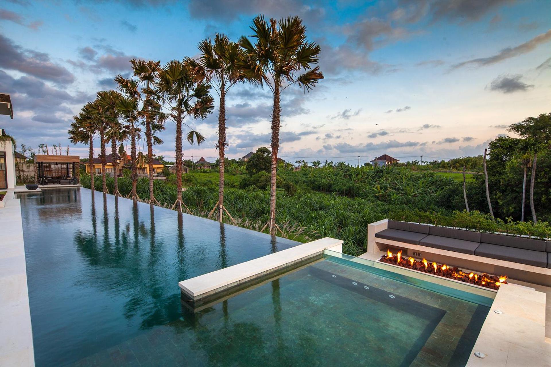 Luxury 5BR Canggu Villa with Private Pool, Rice Fields View & Beach Nearby - The Palm House
