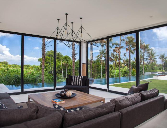 Luxury 5BR Canggu Villa with Private Pool, Rice Fields View & Beach Nearby - The Palm House