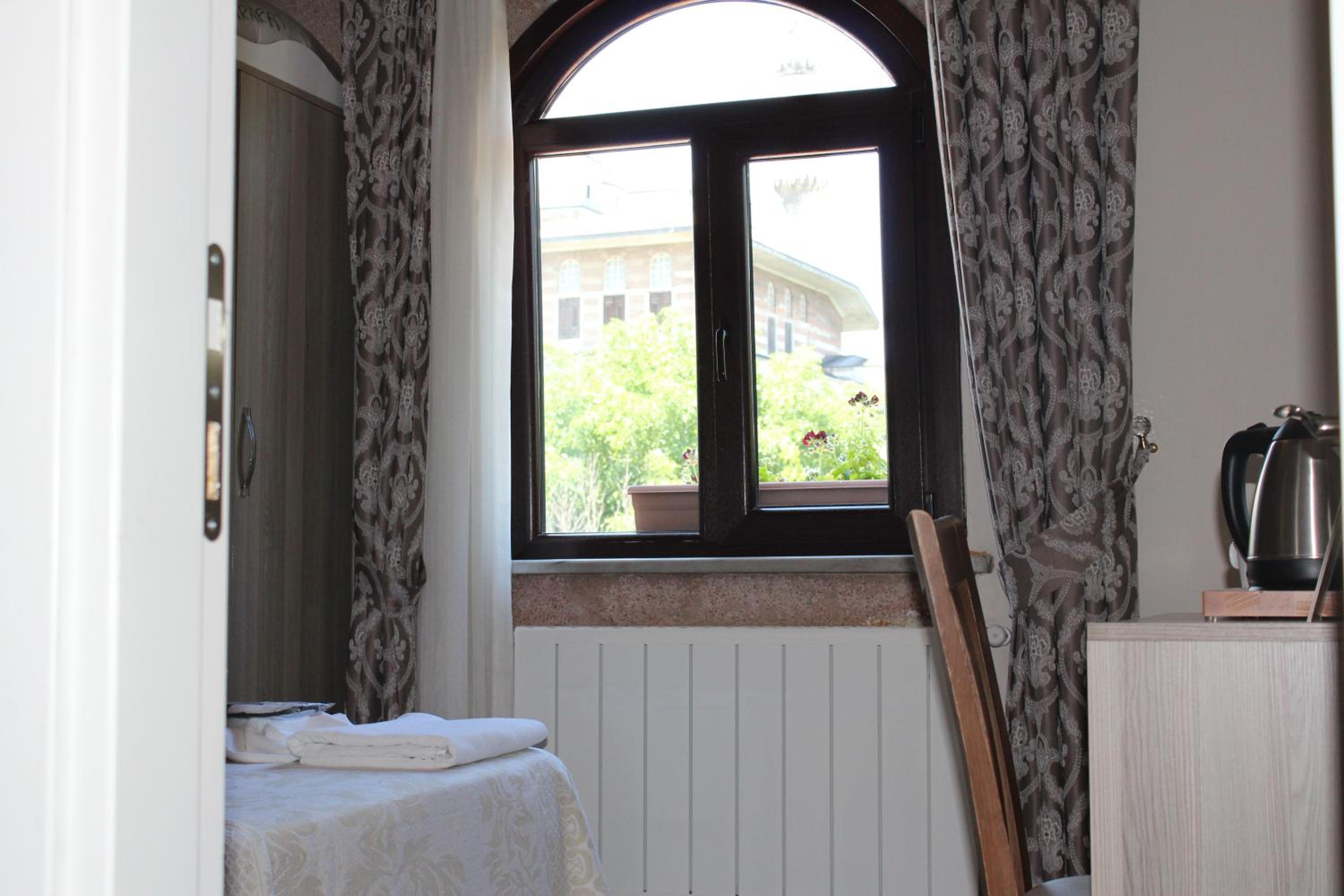 Ararat Hotel - Image 12