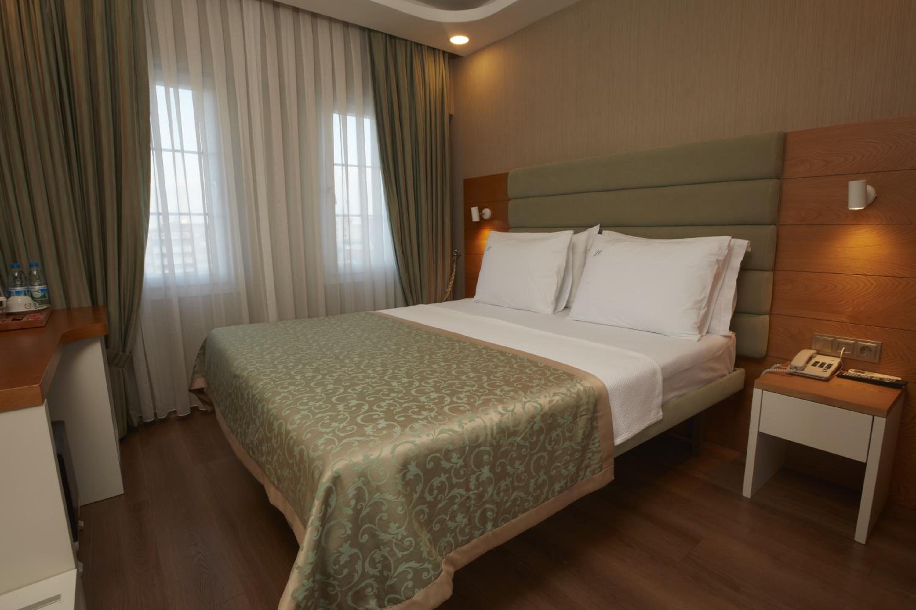 Life Corner Hotel - Image 42