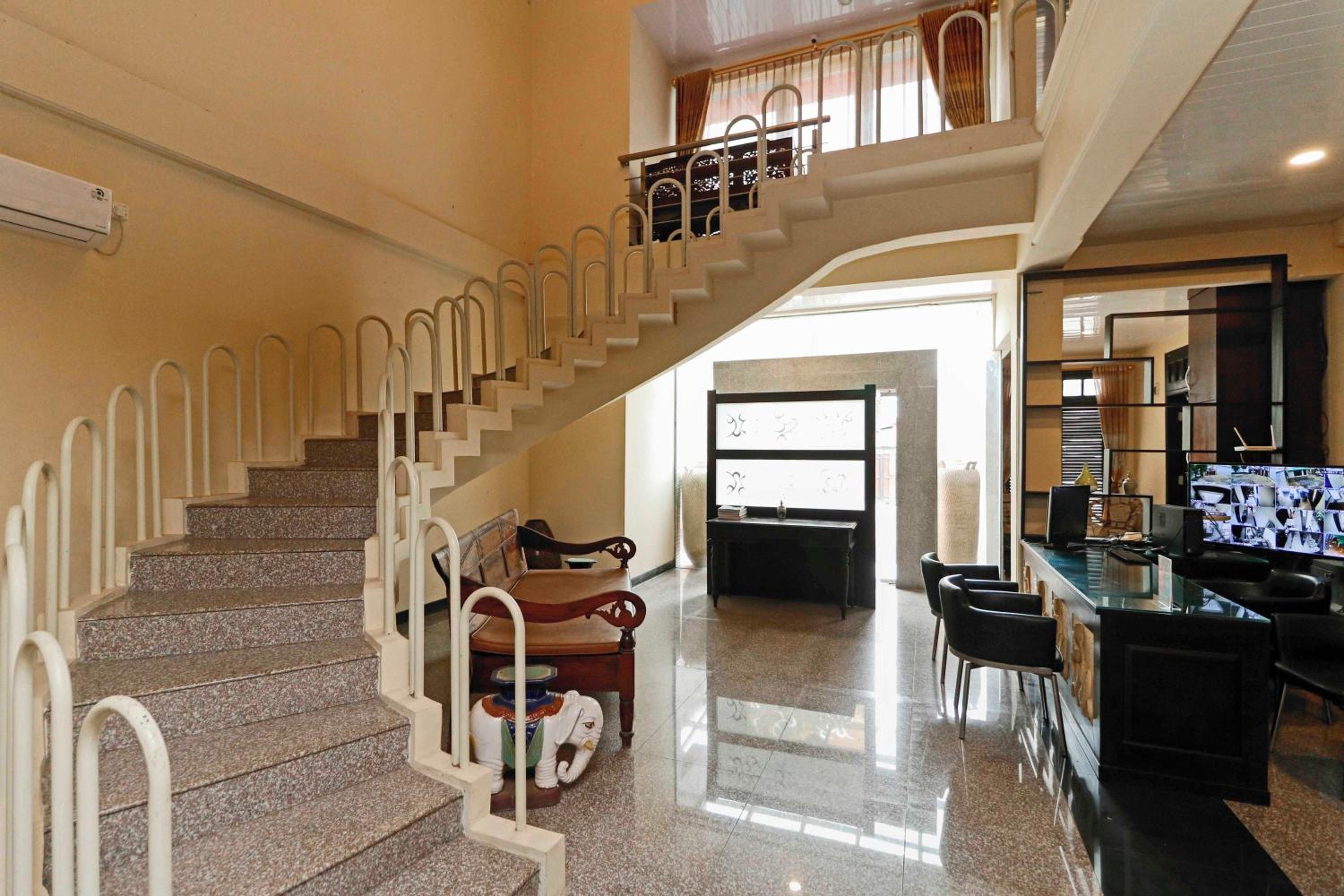 RedDoorz Plus near Halim Perdanakusuma 2