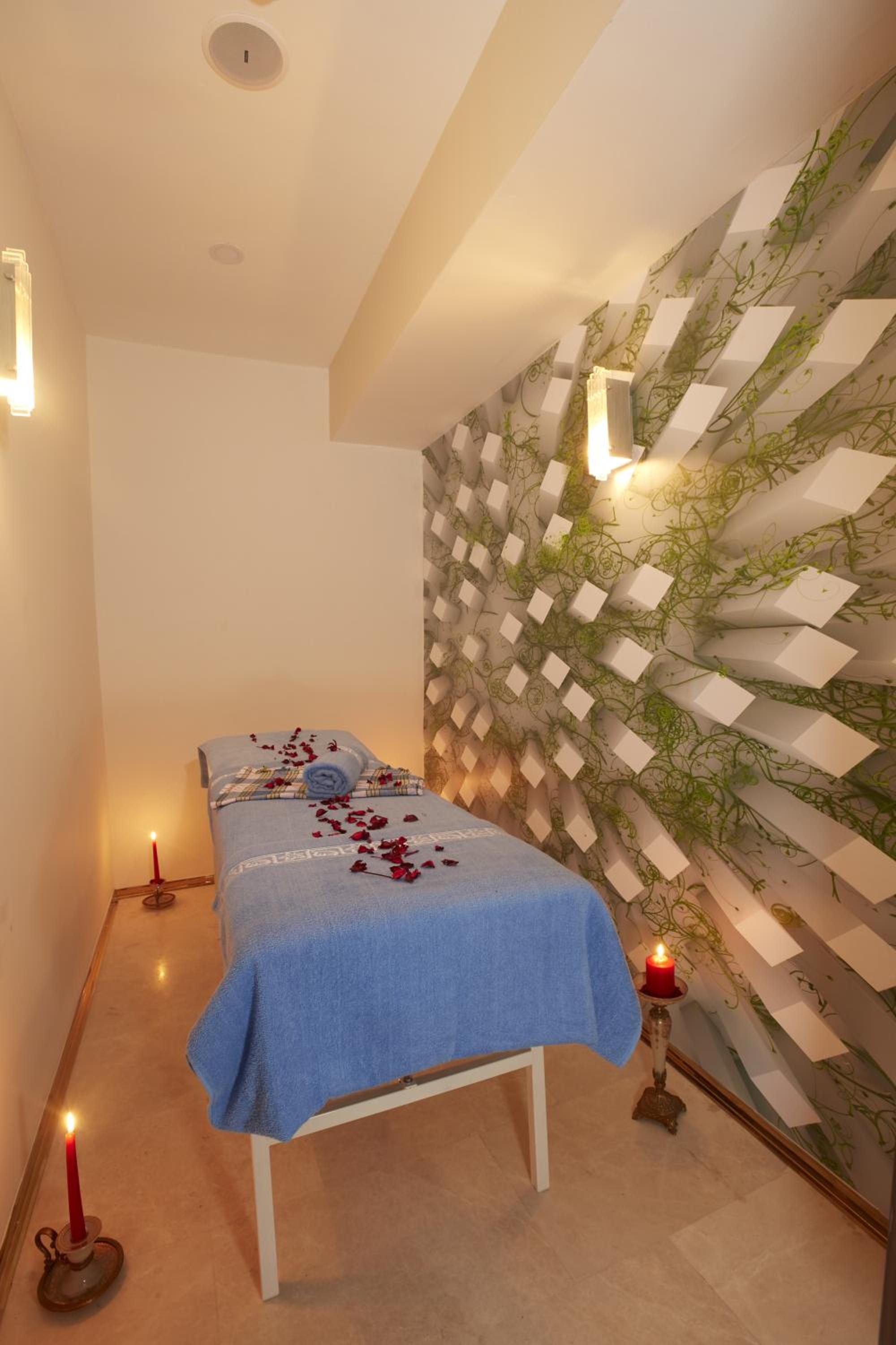 Life Corner Hotel - Image 33