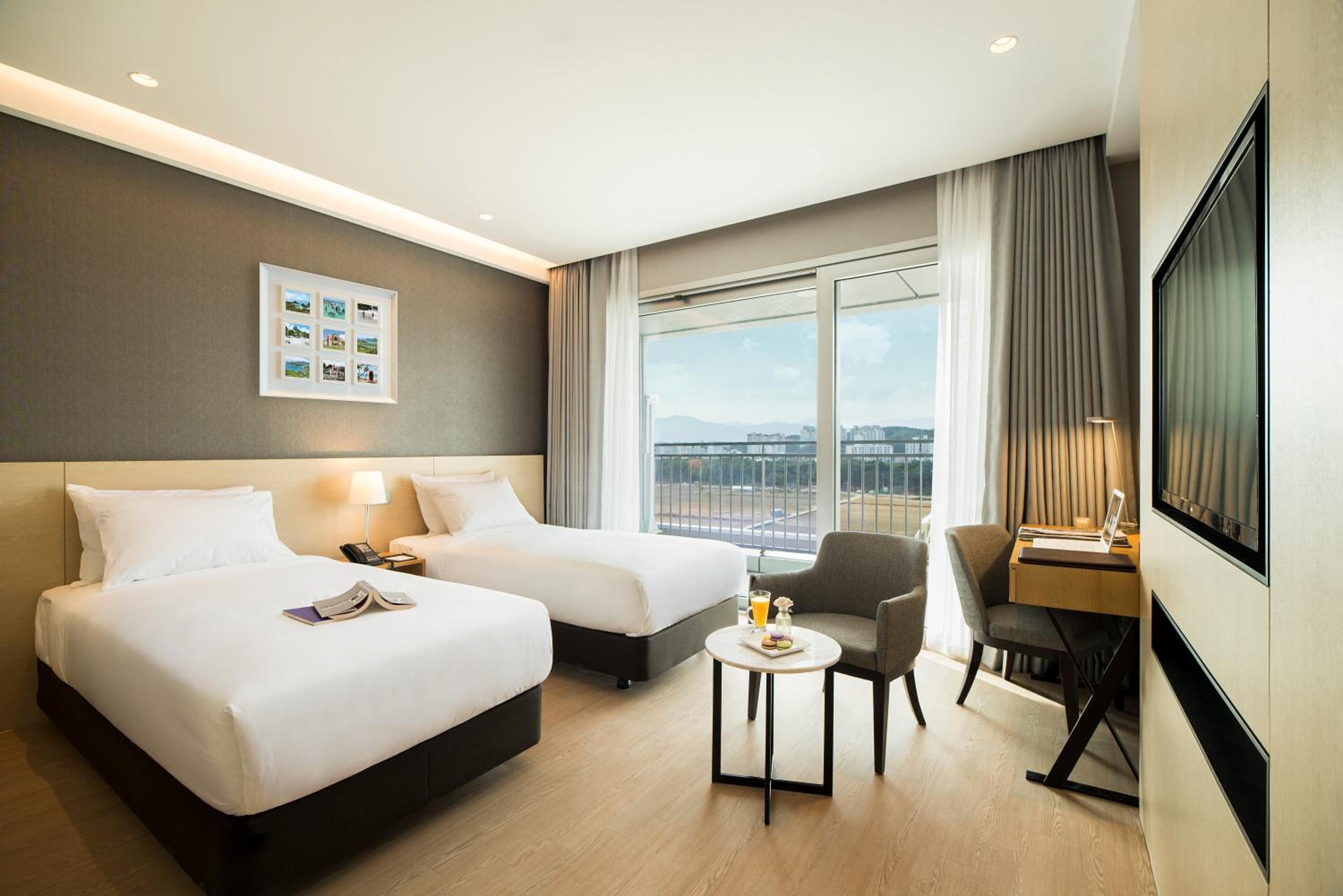 St. John's Hotel 31