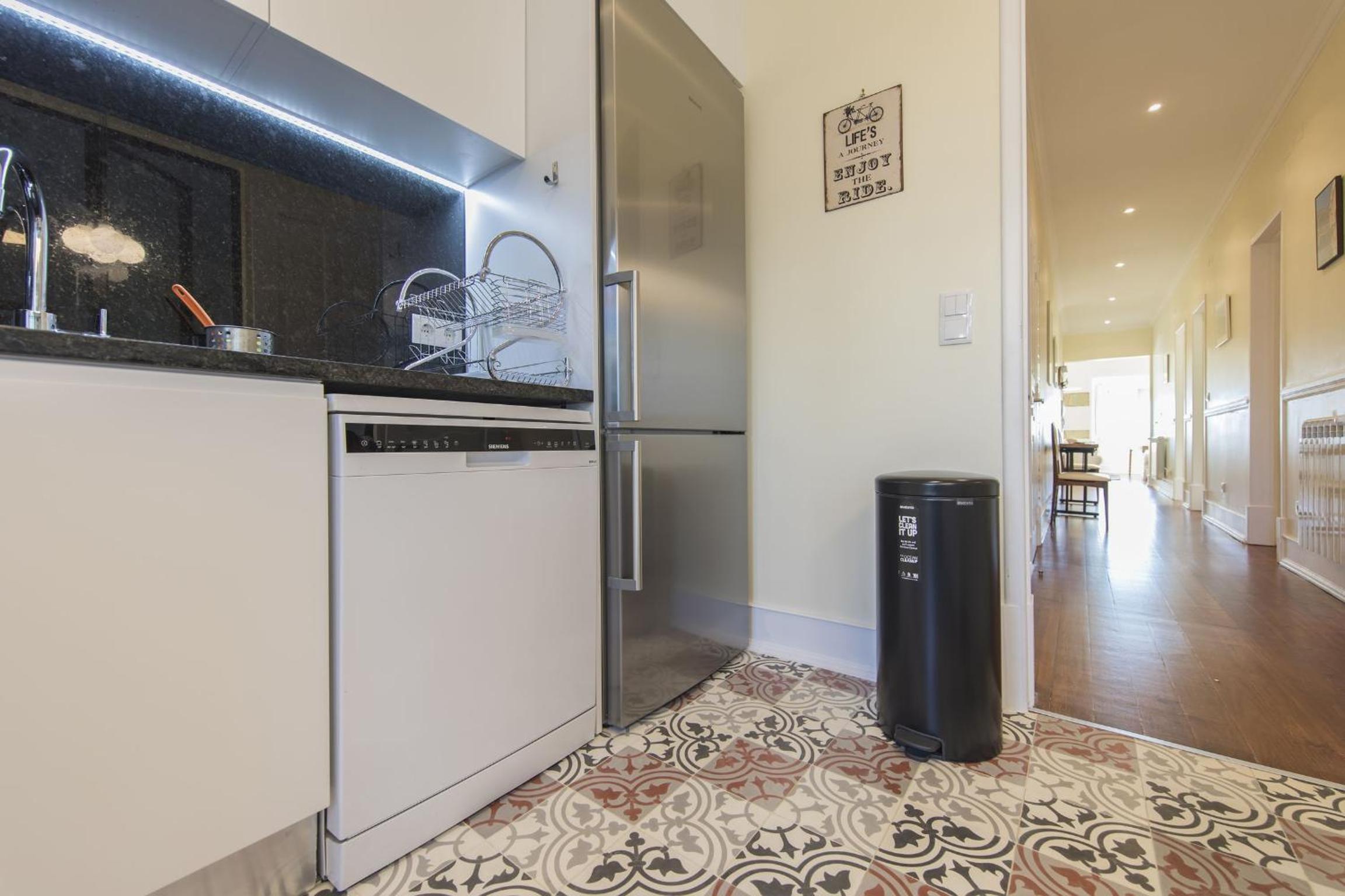 Spacious 4bdr River View view 2