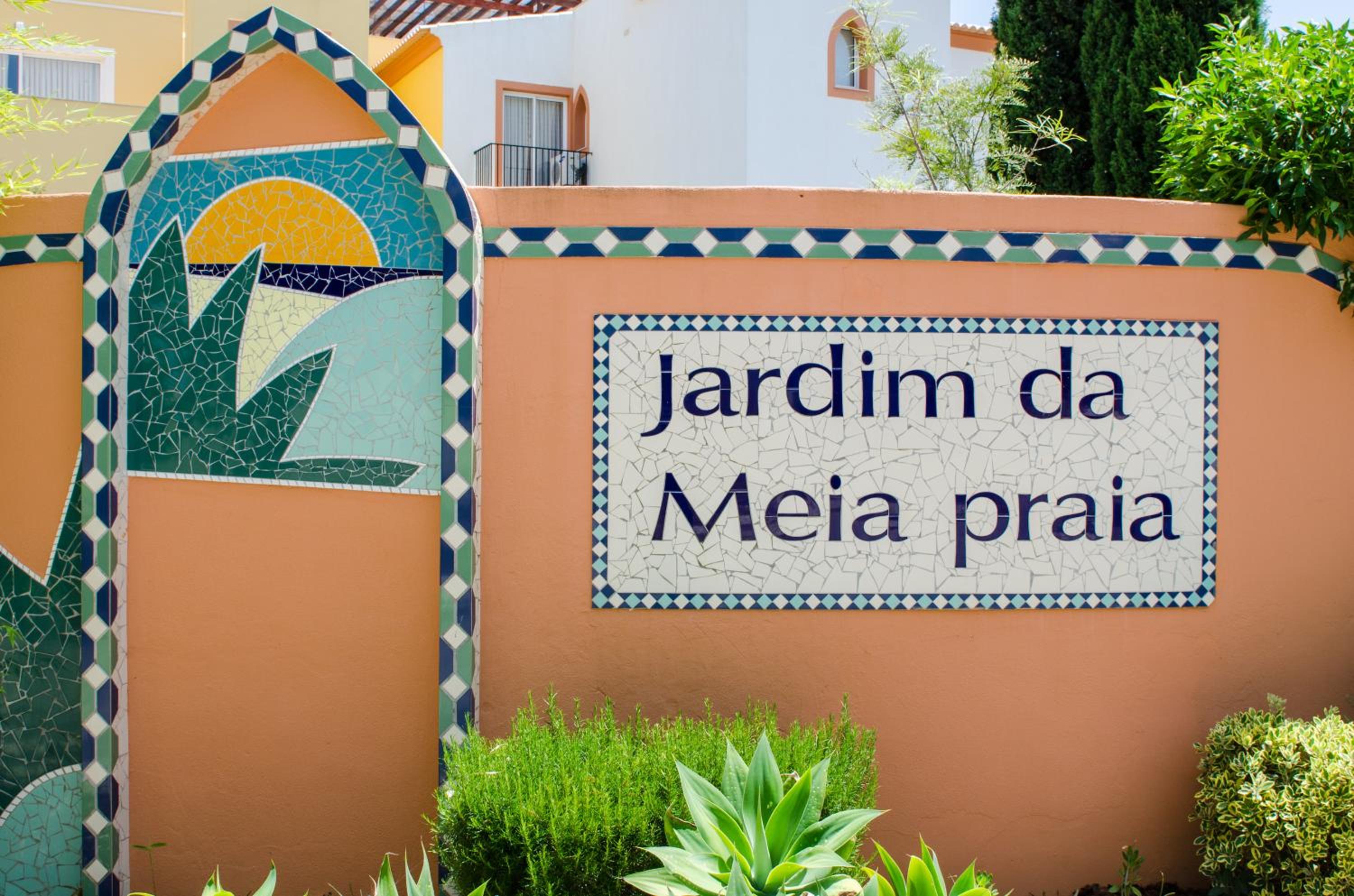 Jardim da Meia Praia Resort view 3