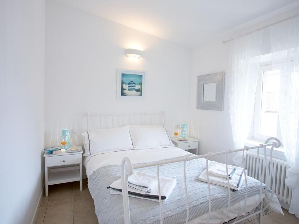 VECCHIA LUNA APARTMENT LENNO with Pool by Italian Apartments view 5