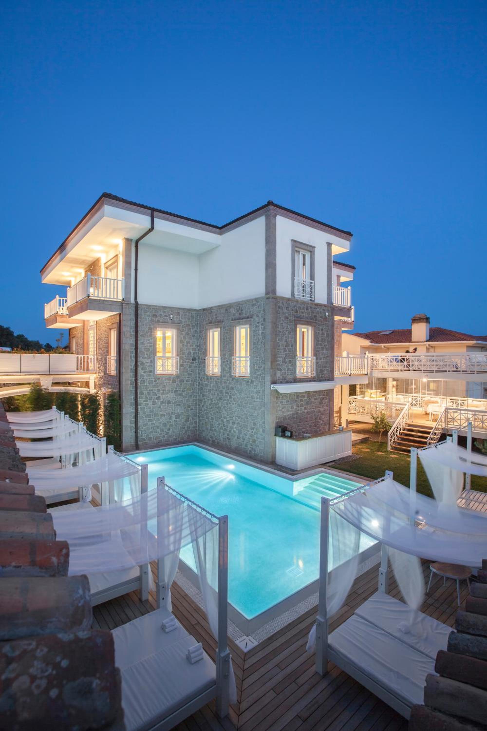 Hotel Cunda Pur Beyaz Hotel - Image 1