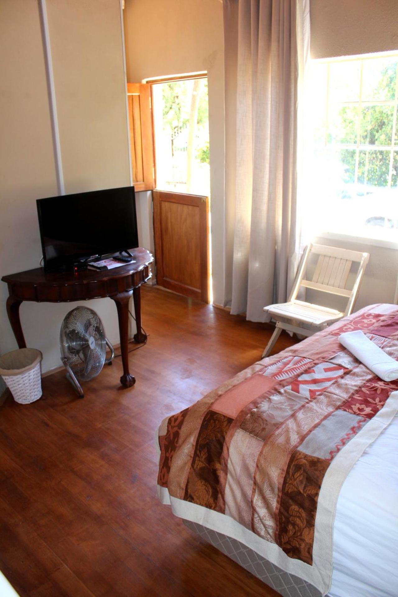 Photo 8